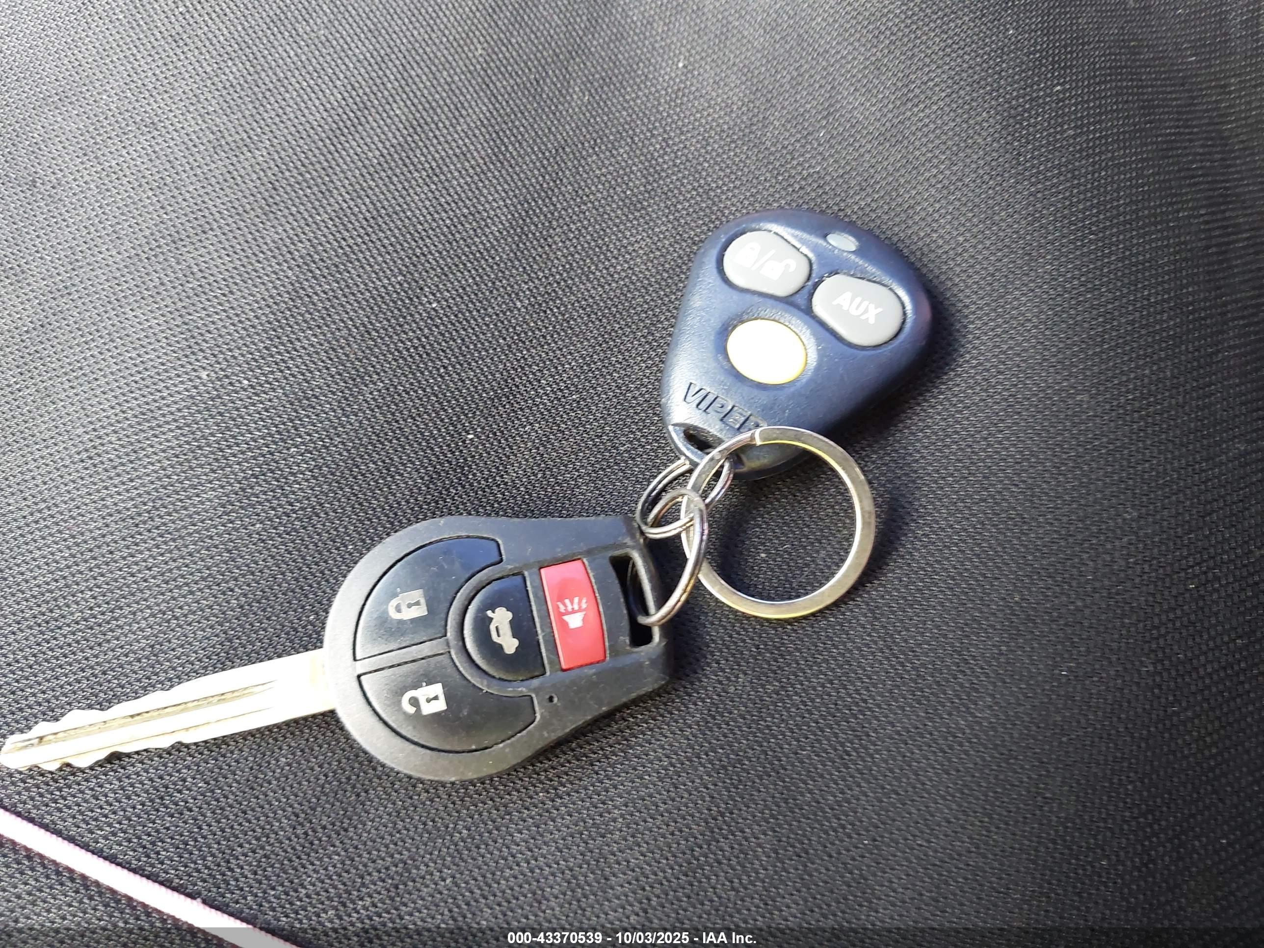 NISSAN VERSA image 11
