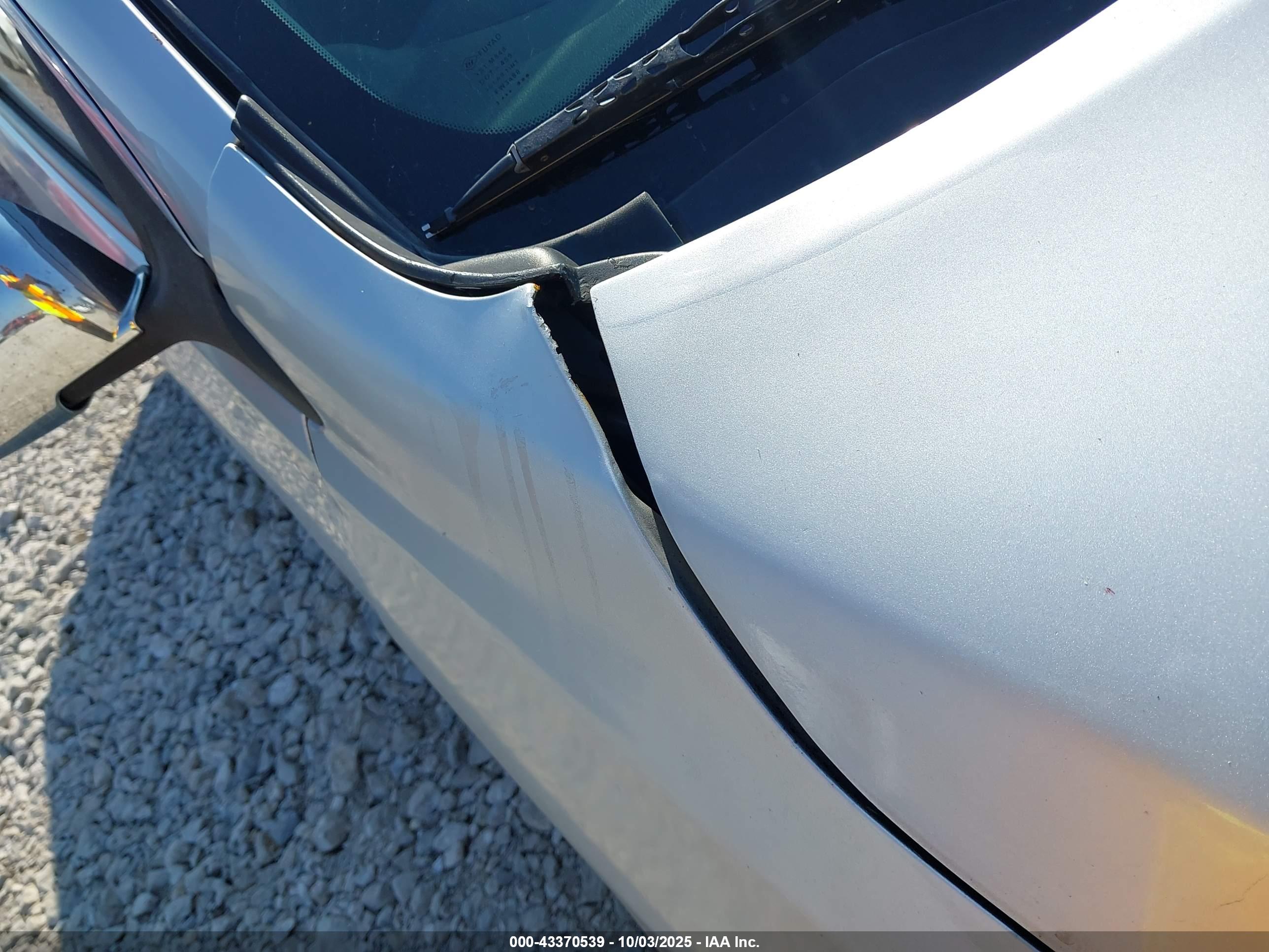 NISSAN VERSA image 6