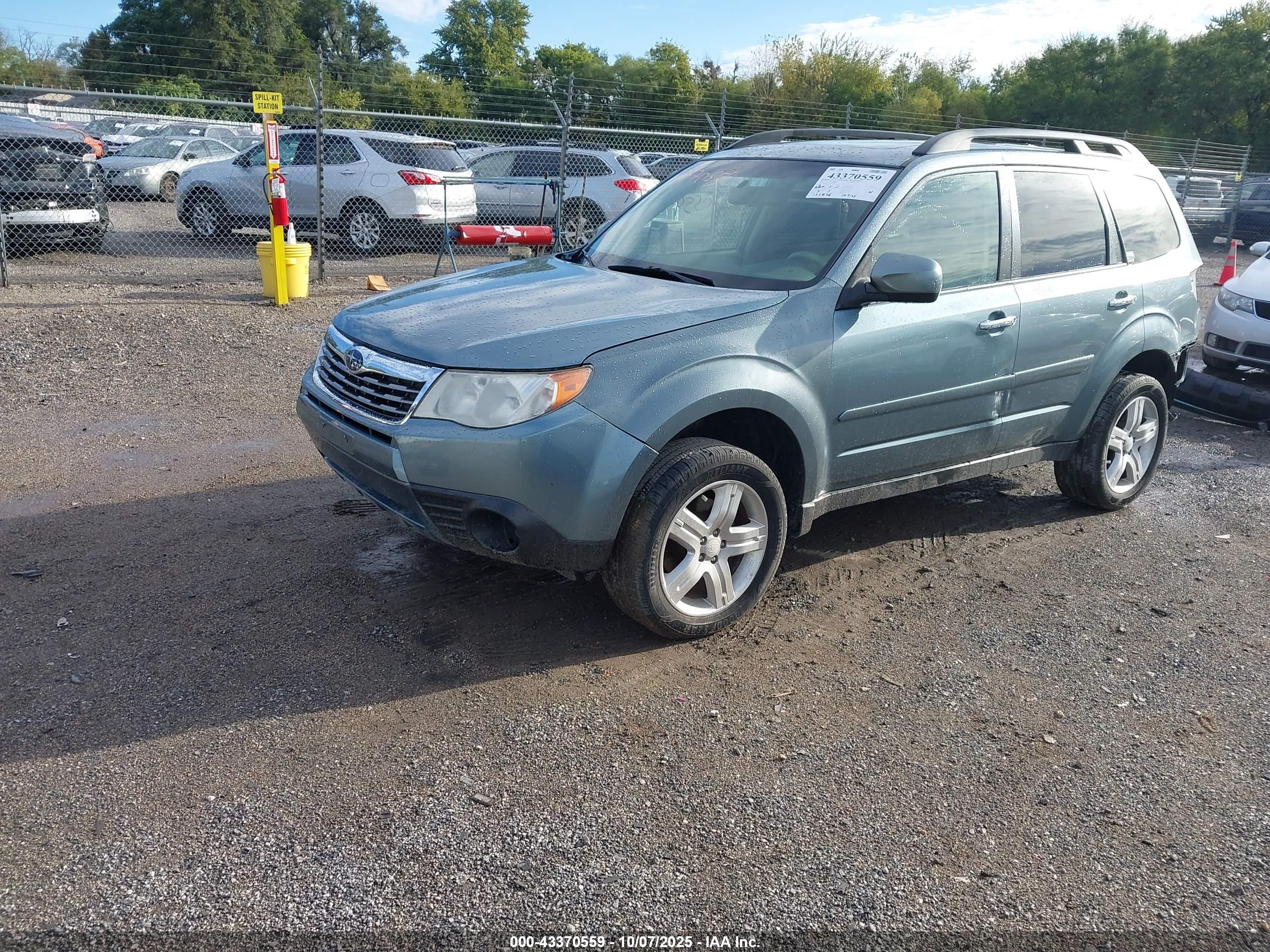 SUBARU FORESTER image 2