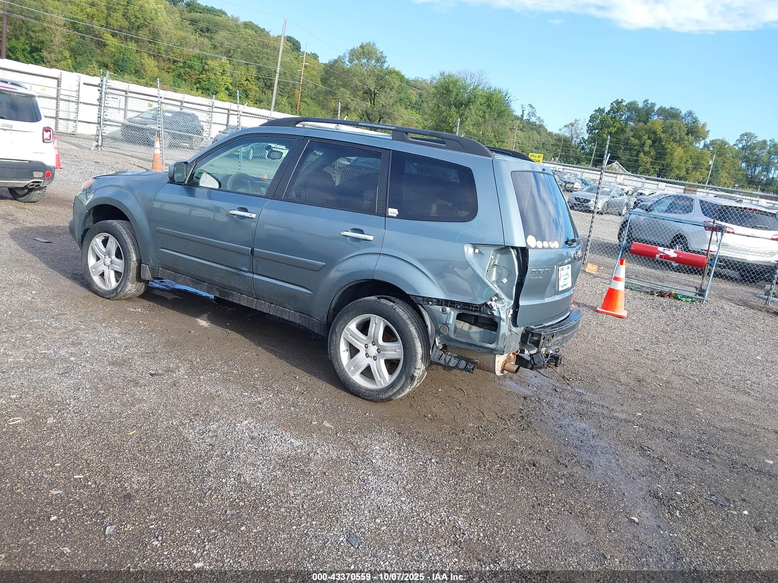 SUBARU FORESTER image 3