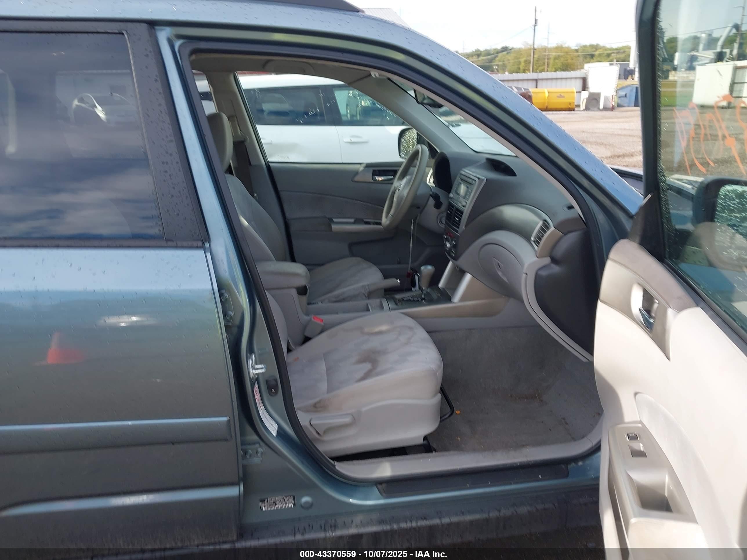 SUBARU FORESTER image 5
