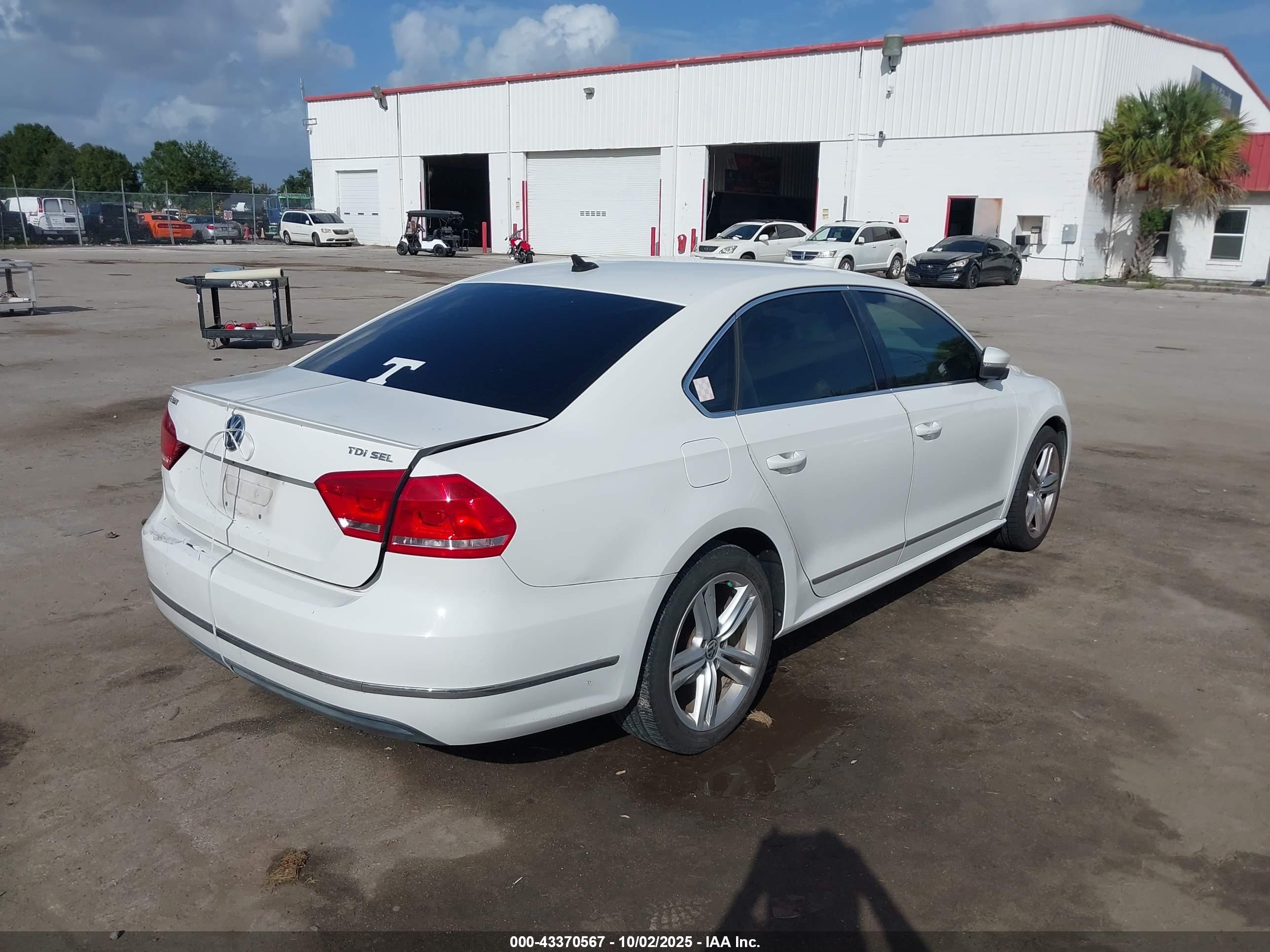 VOLKSWAGEN PASSAT image 4