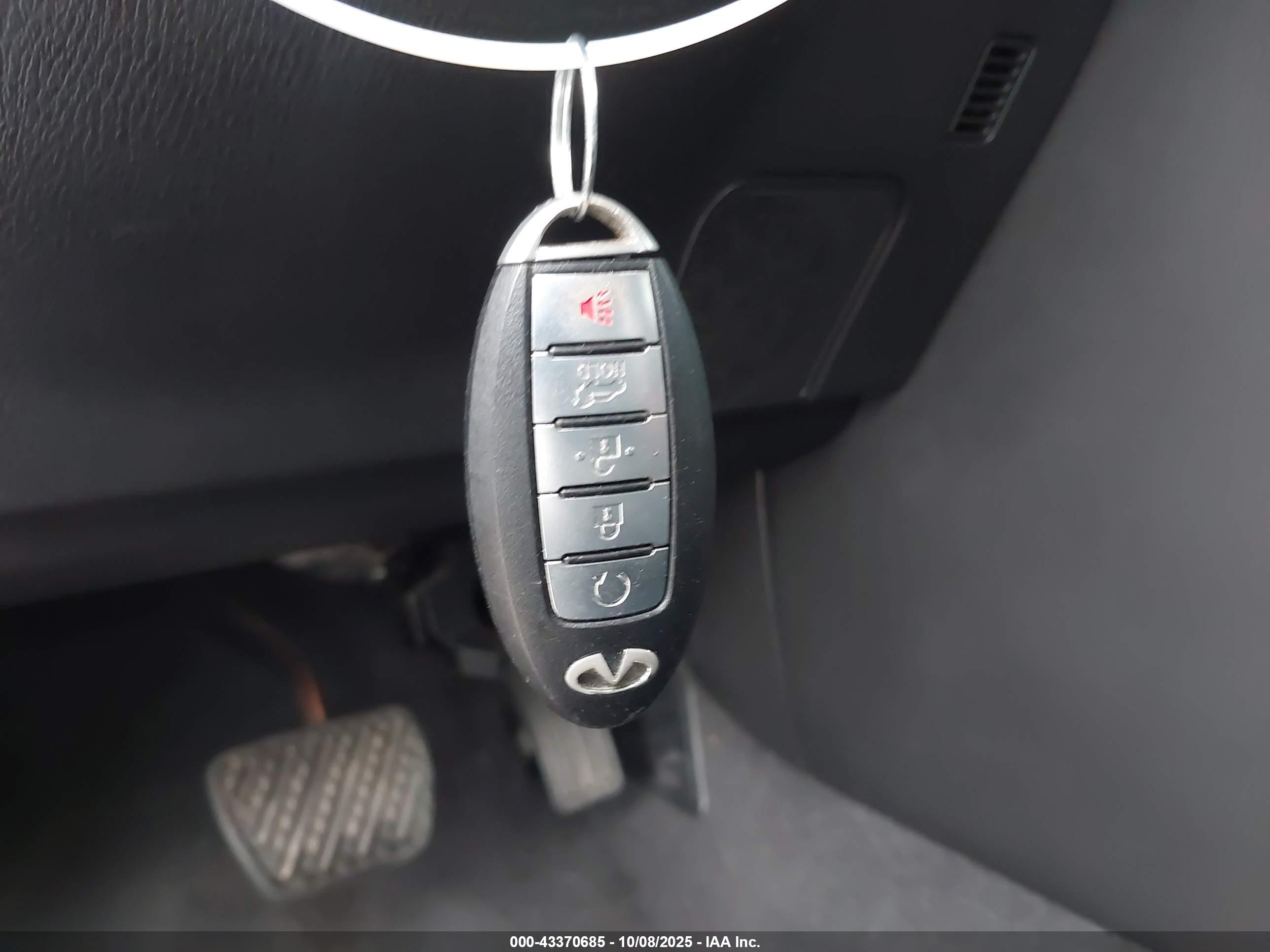 INFINITI QX80 image 11