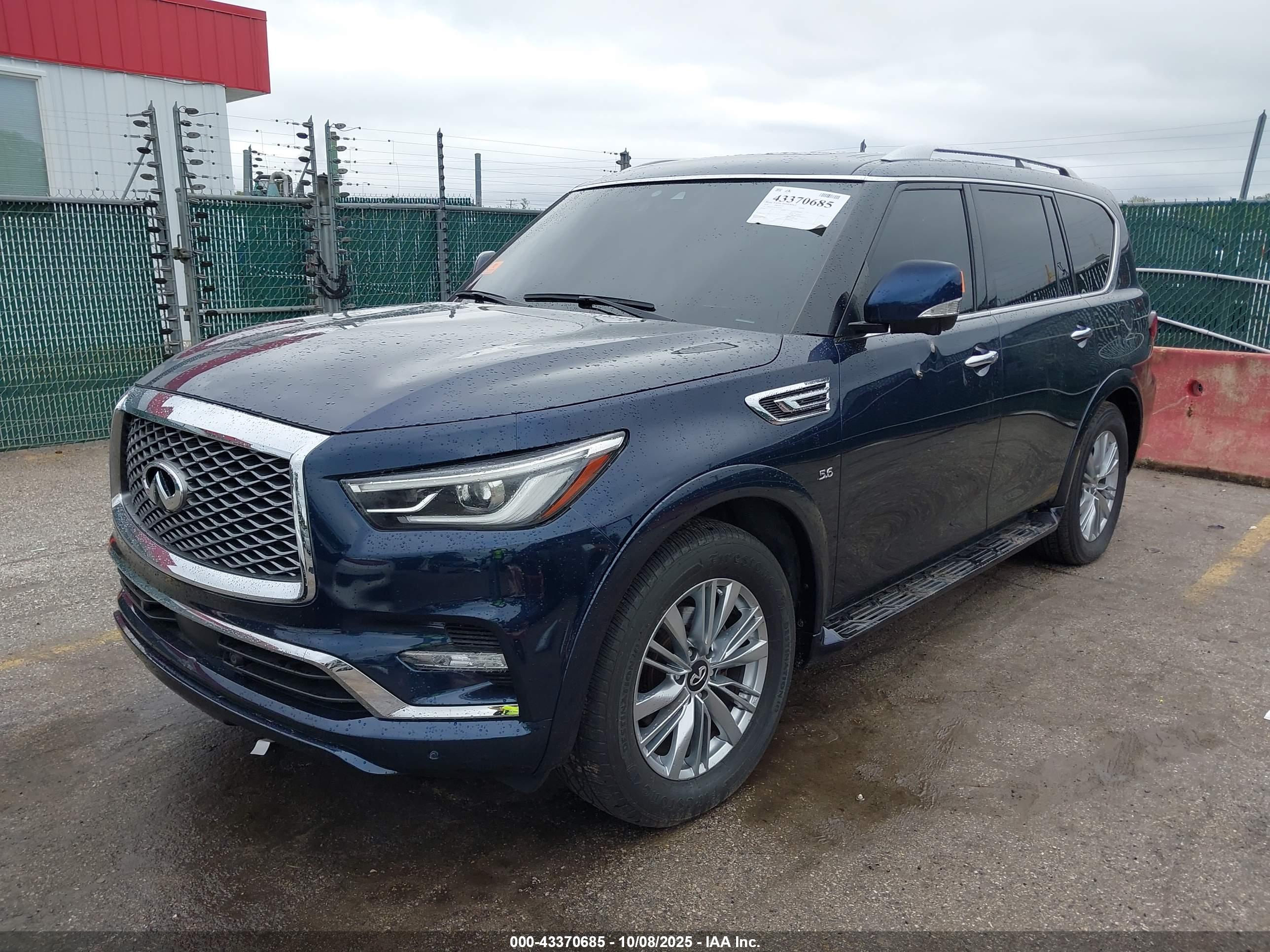 INFINITI QX80 image 2