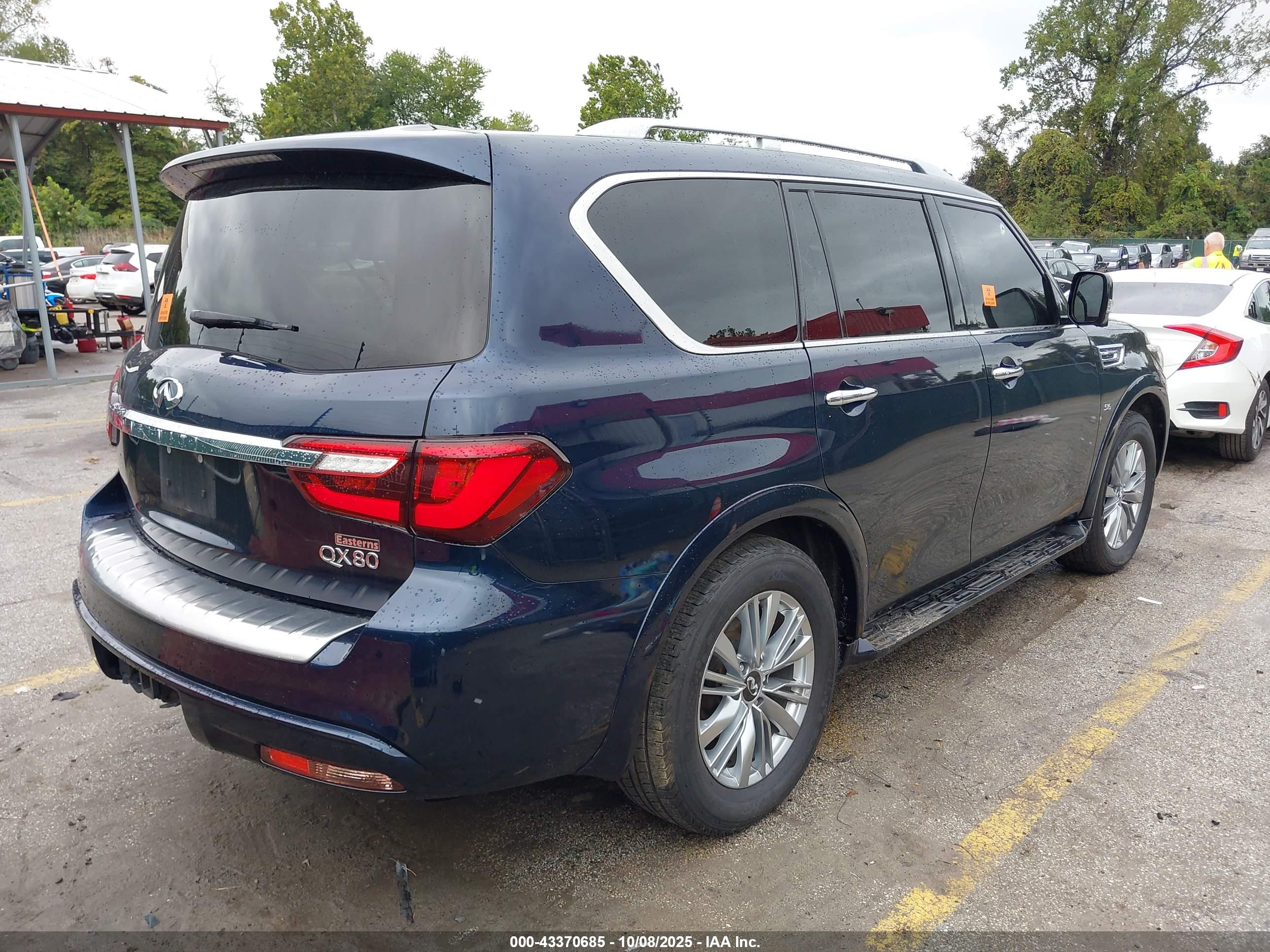 INFINITI QX80 image 4