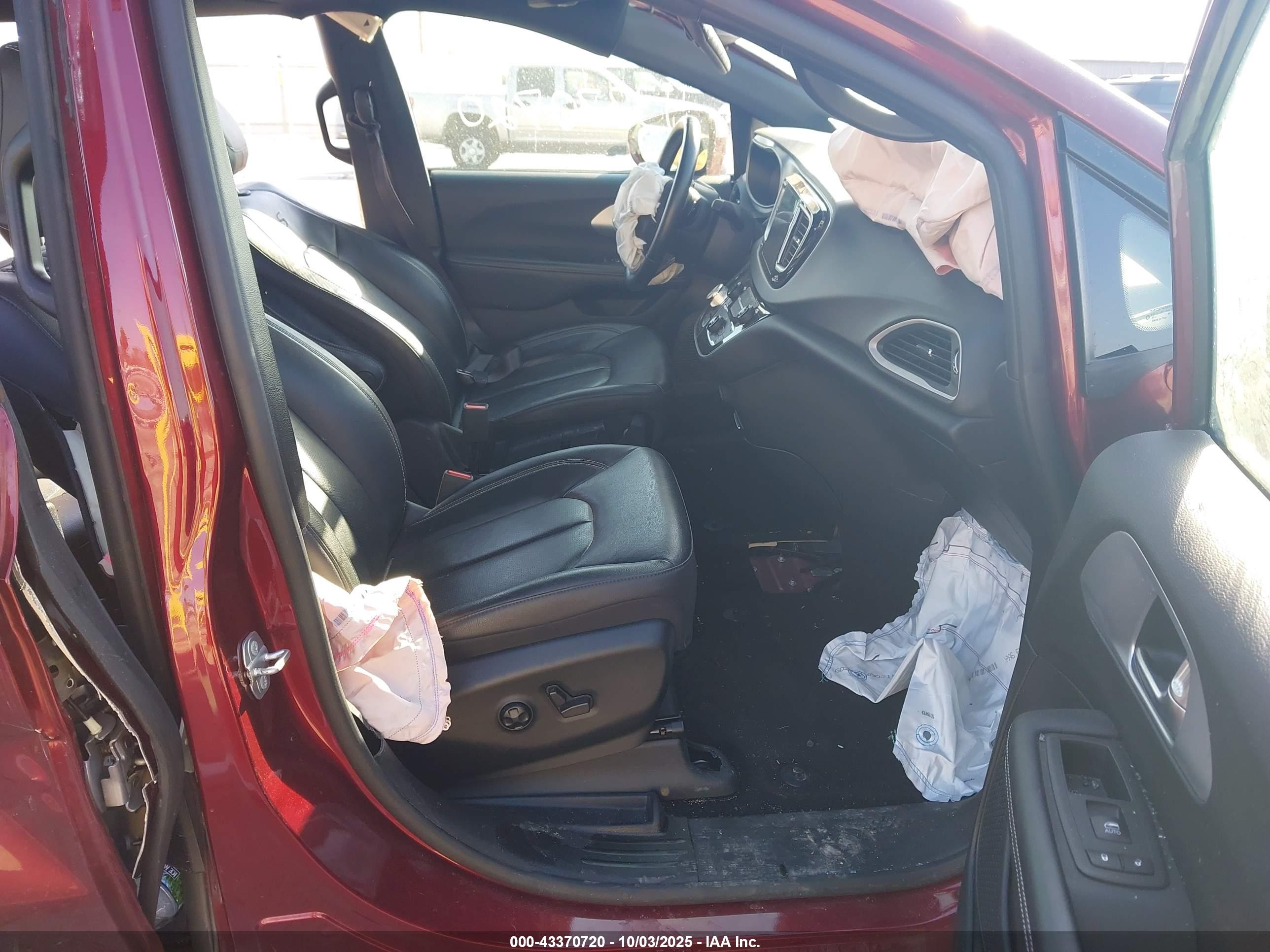 CHRYSLER PACIFICA image 5