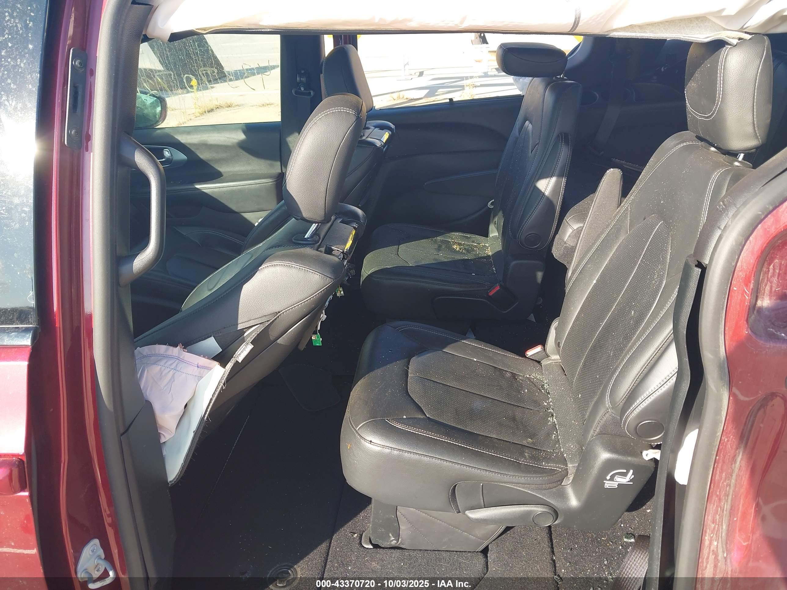 CHRYSLER PACIFICA image 8