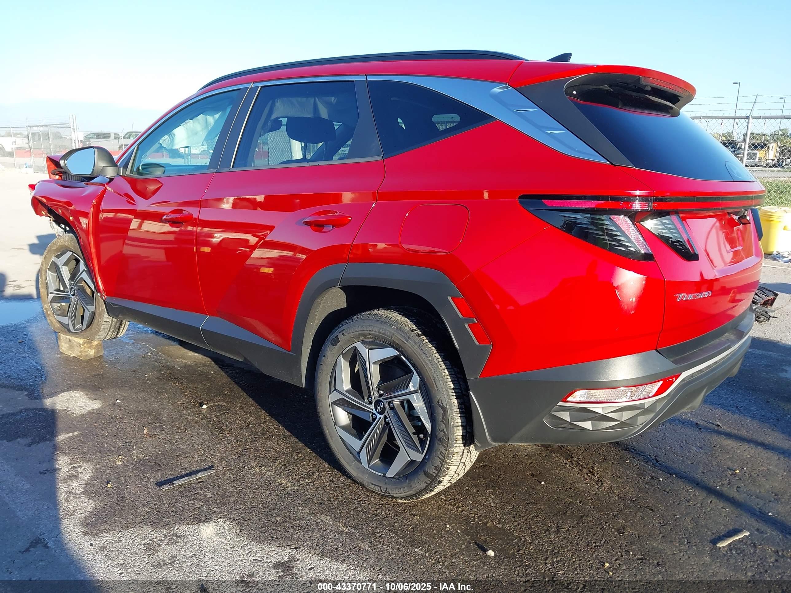 HYUNDAI TUCSON image 3