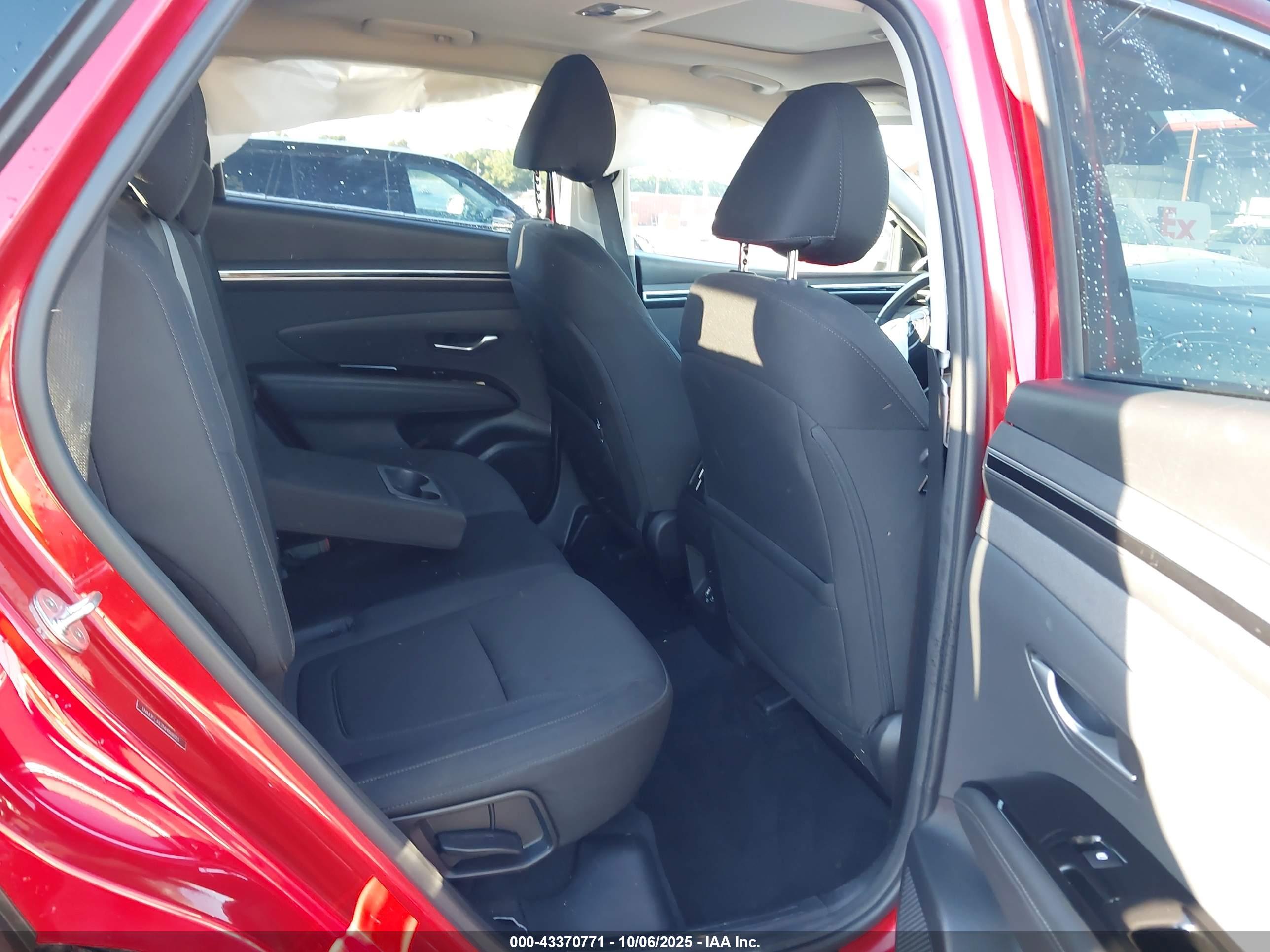 HYUNDAI TUCSON image 8