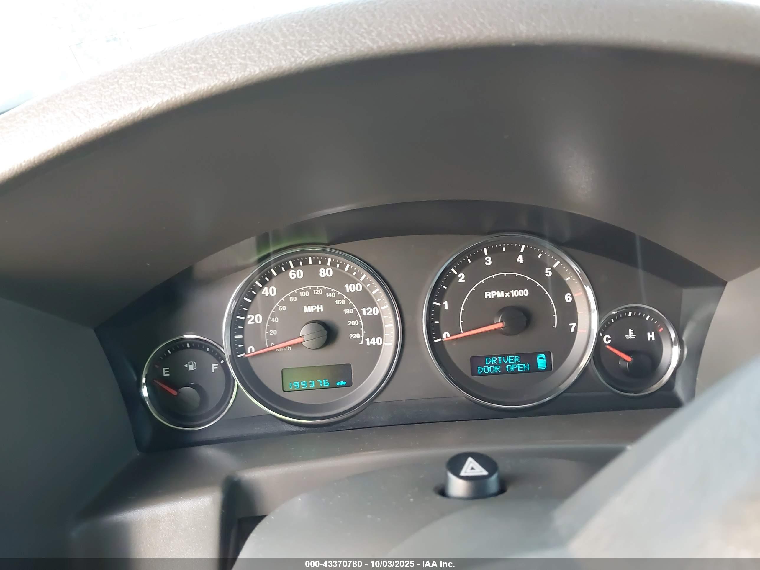 JEEP COMMANDER image 7