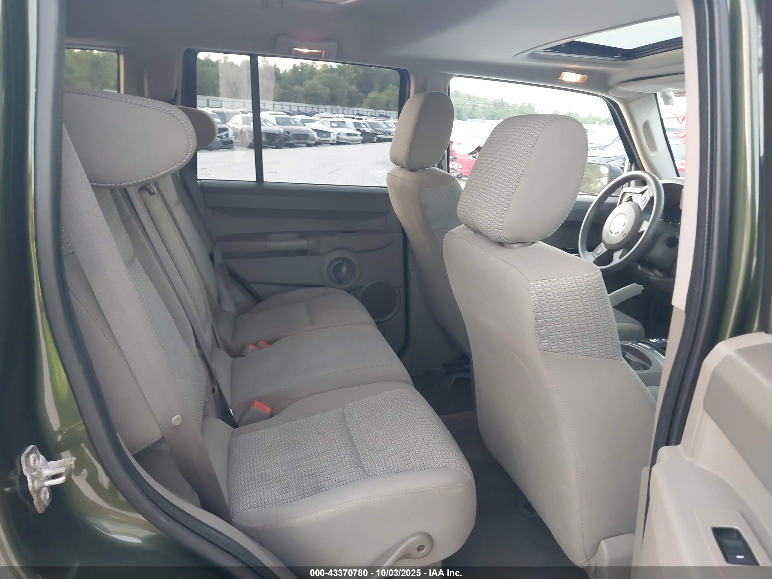 JEEP COMMANDER image 8