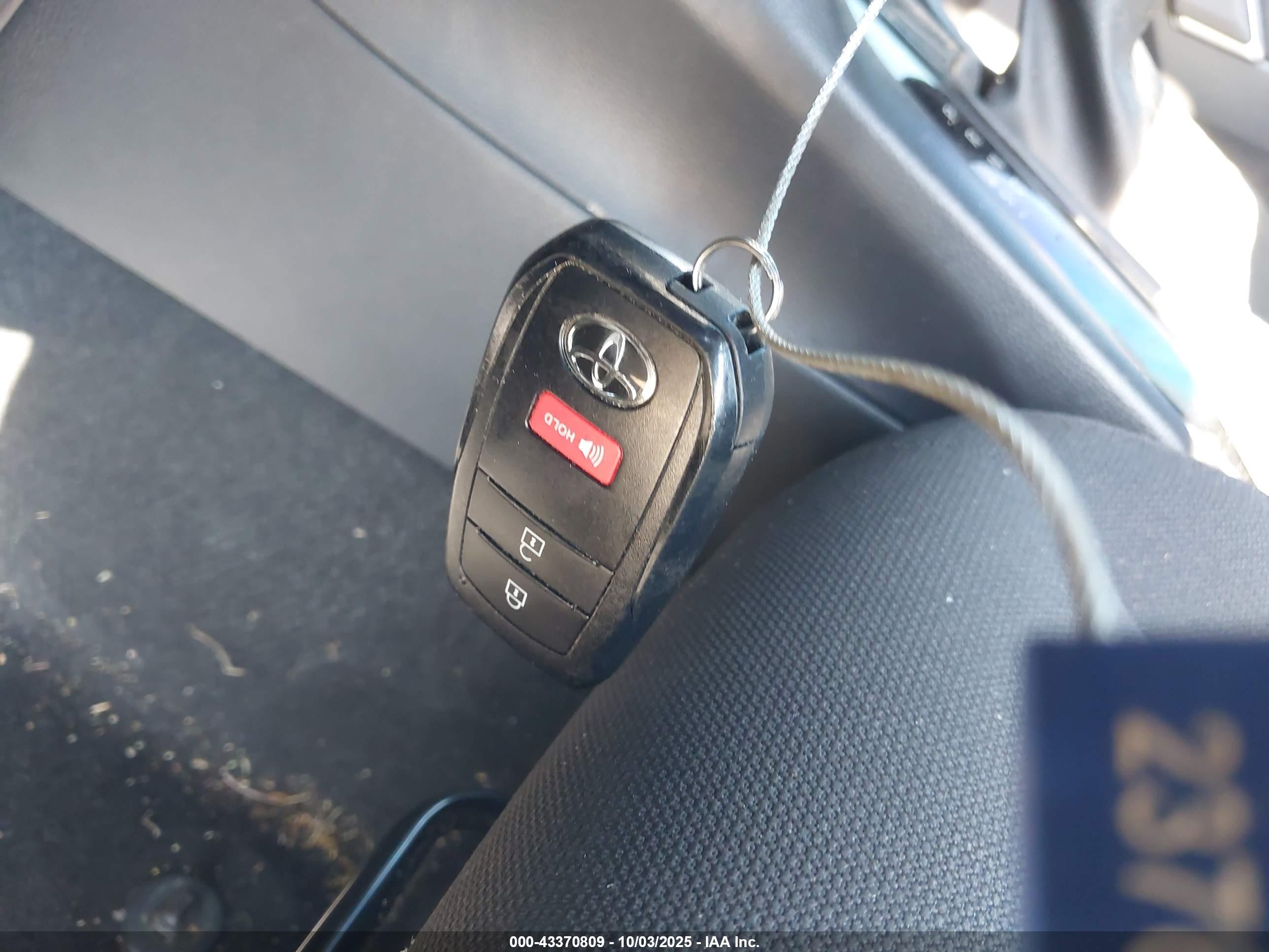 TOYOTA COROLLA image 11