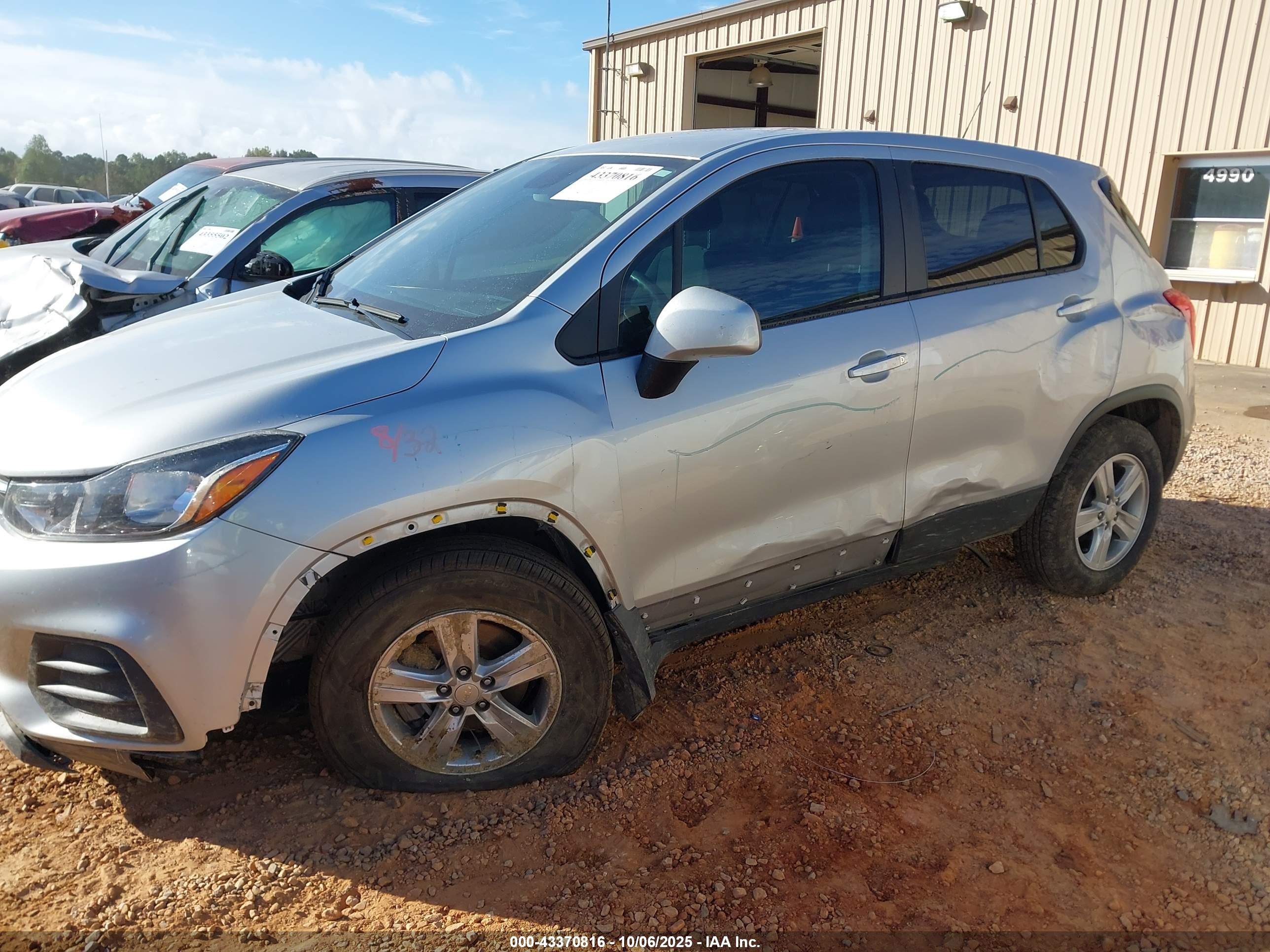 CHEVROLET TRAX image 6