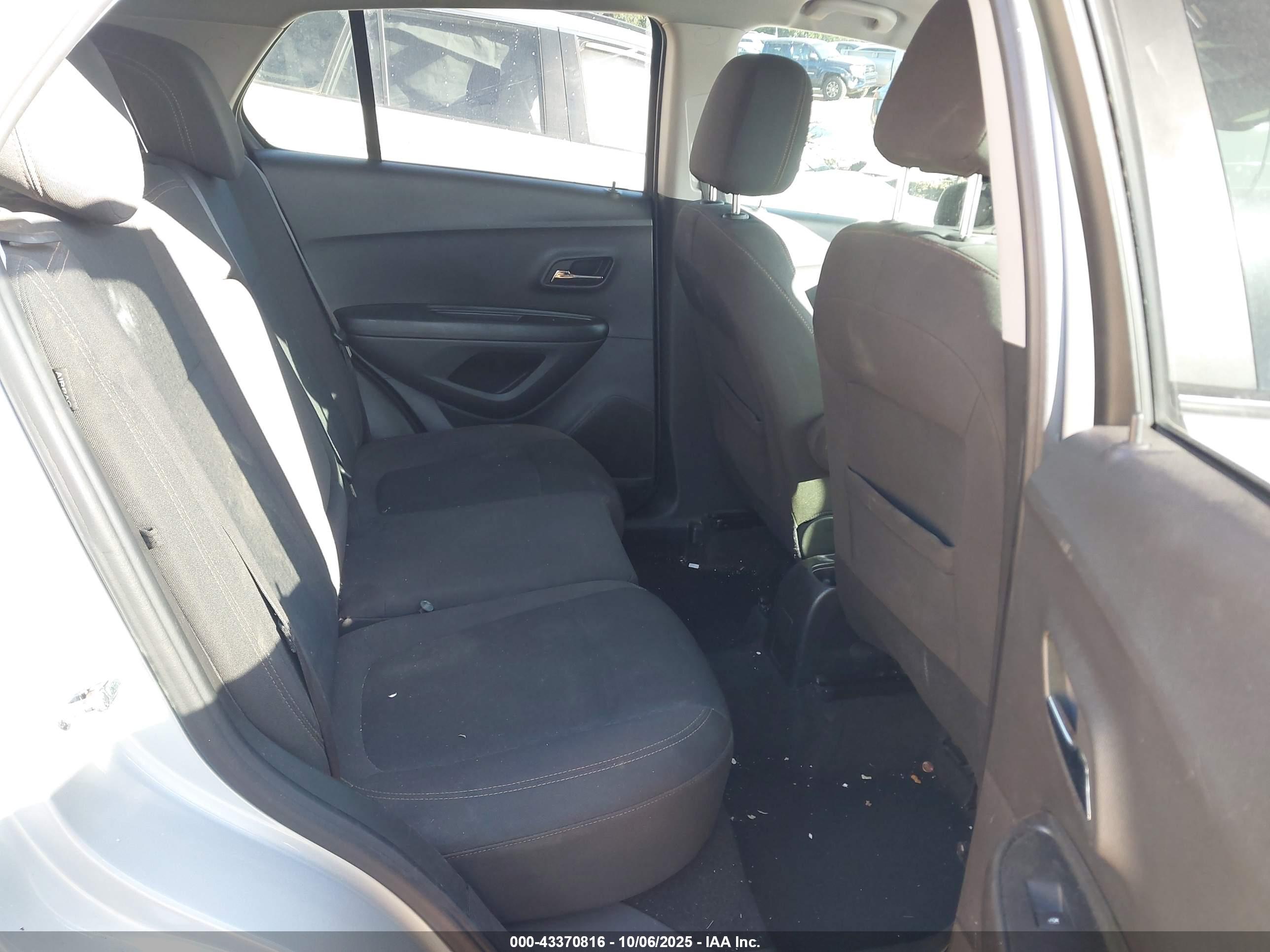 CHEVROLET TRAX image 8