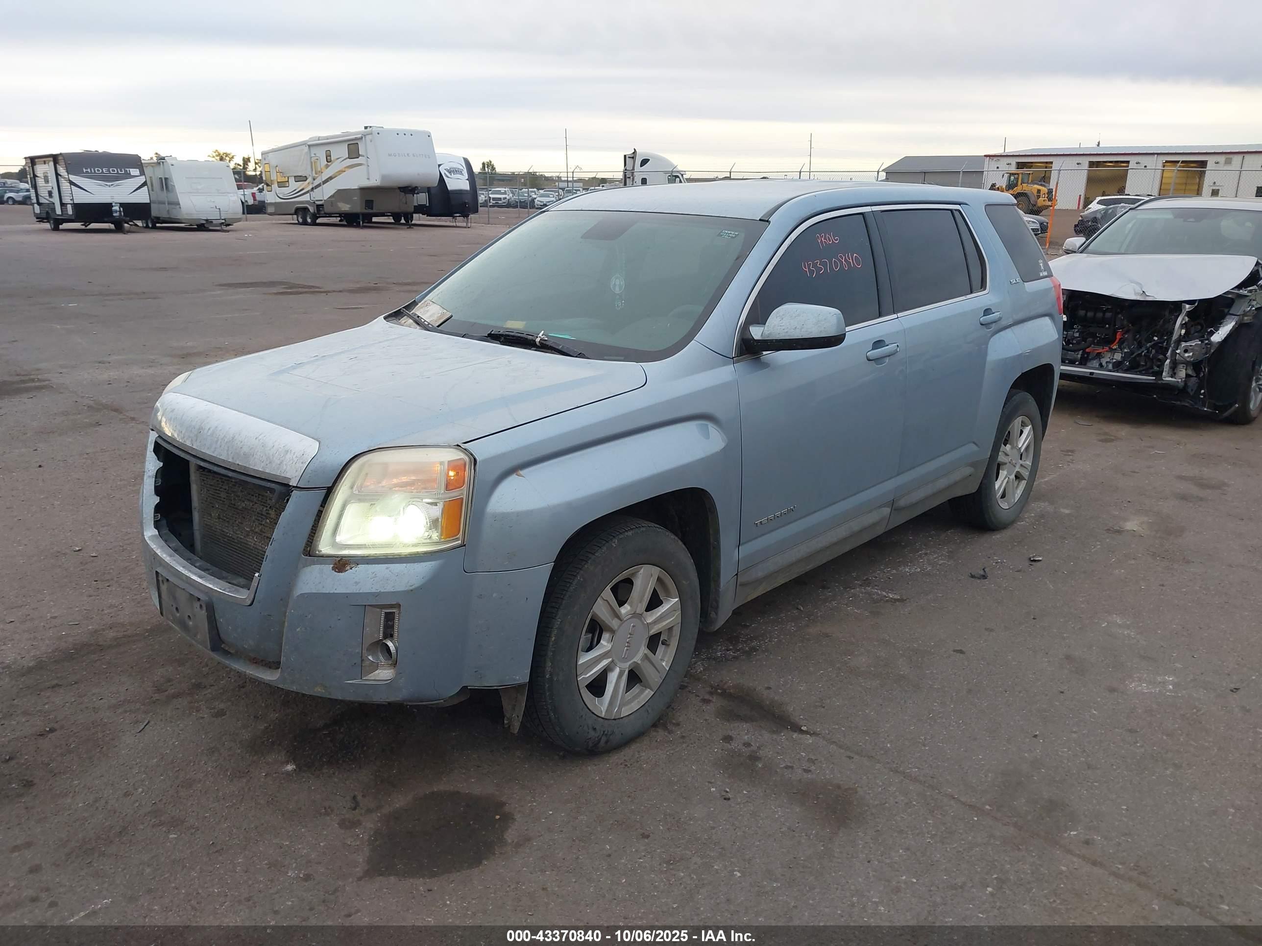 GMC TERRAIN image 2