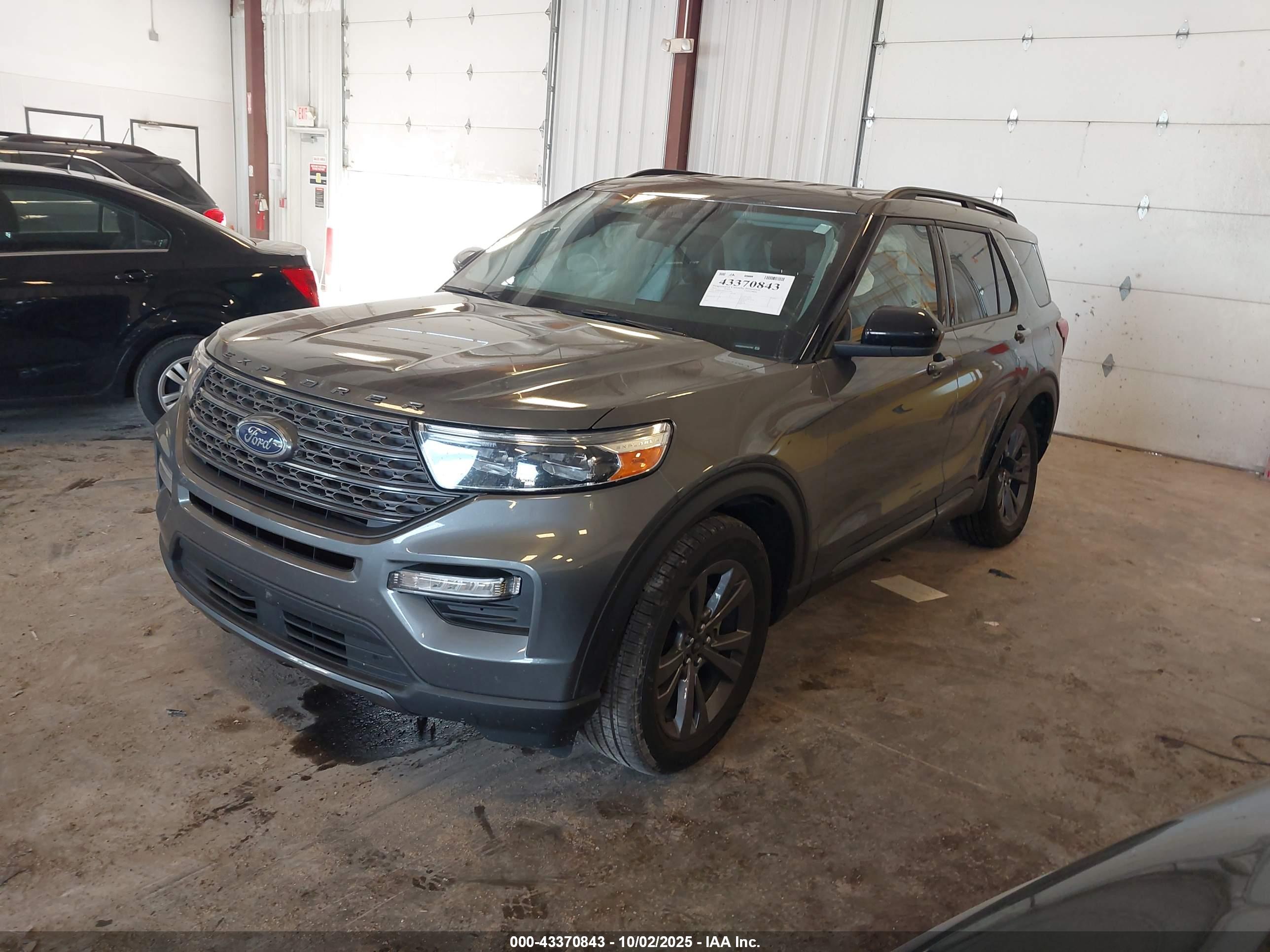 FORD EXPLORER image 2