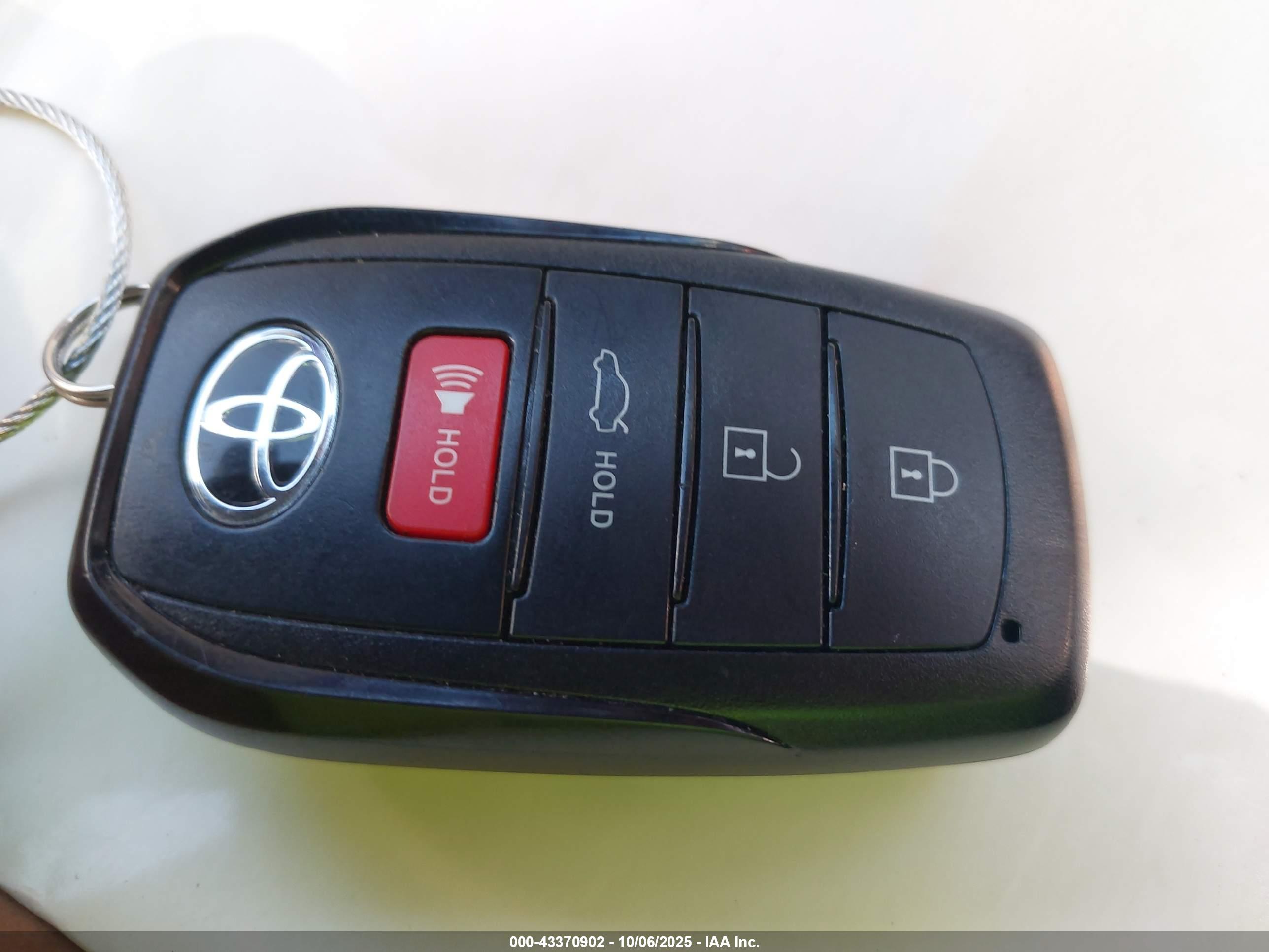 TOYOTA CAMRY image 11