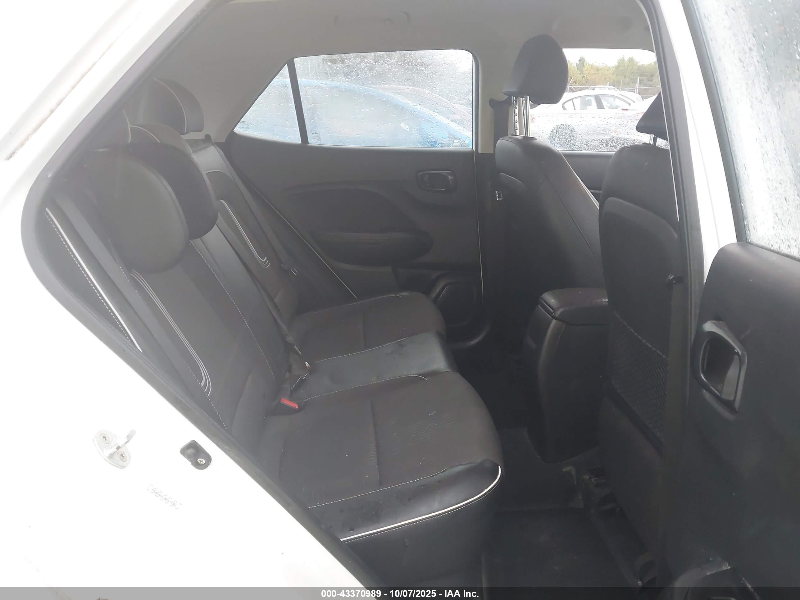HYUNDAI VENUE image 8