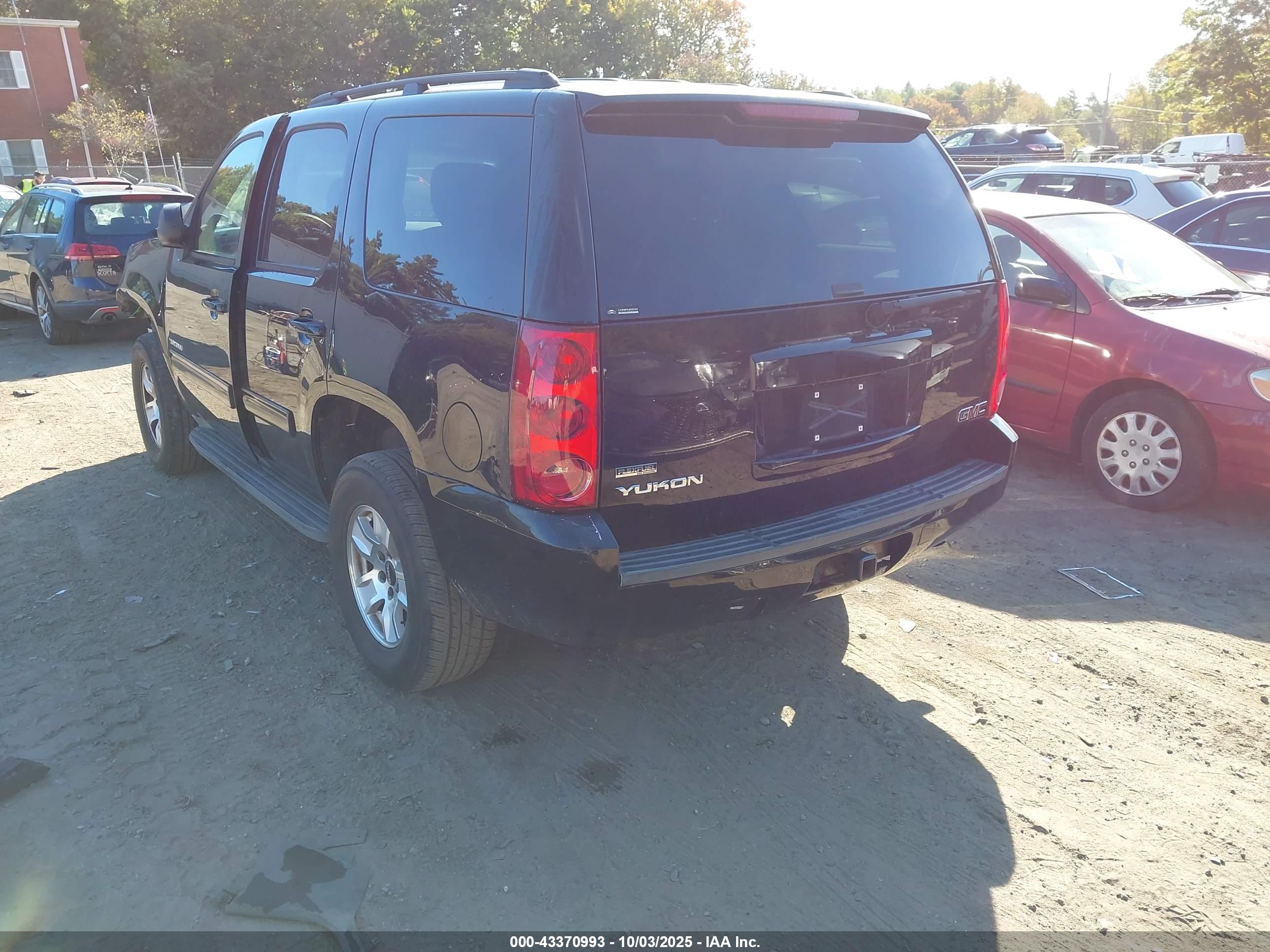 GMC YUKON image 3