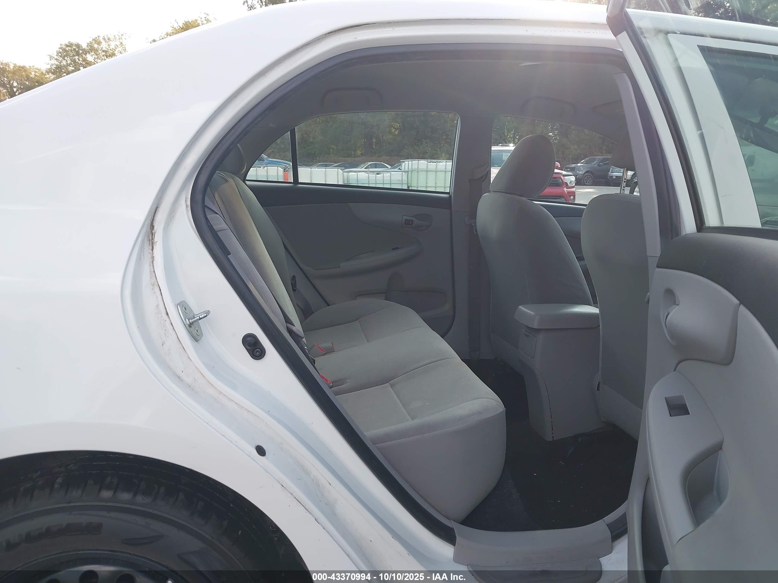TOYOTA COROLLA image 8