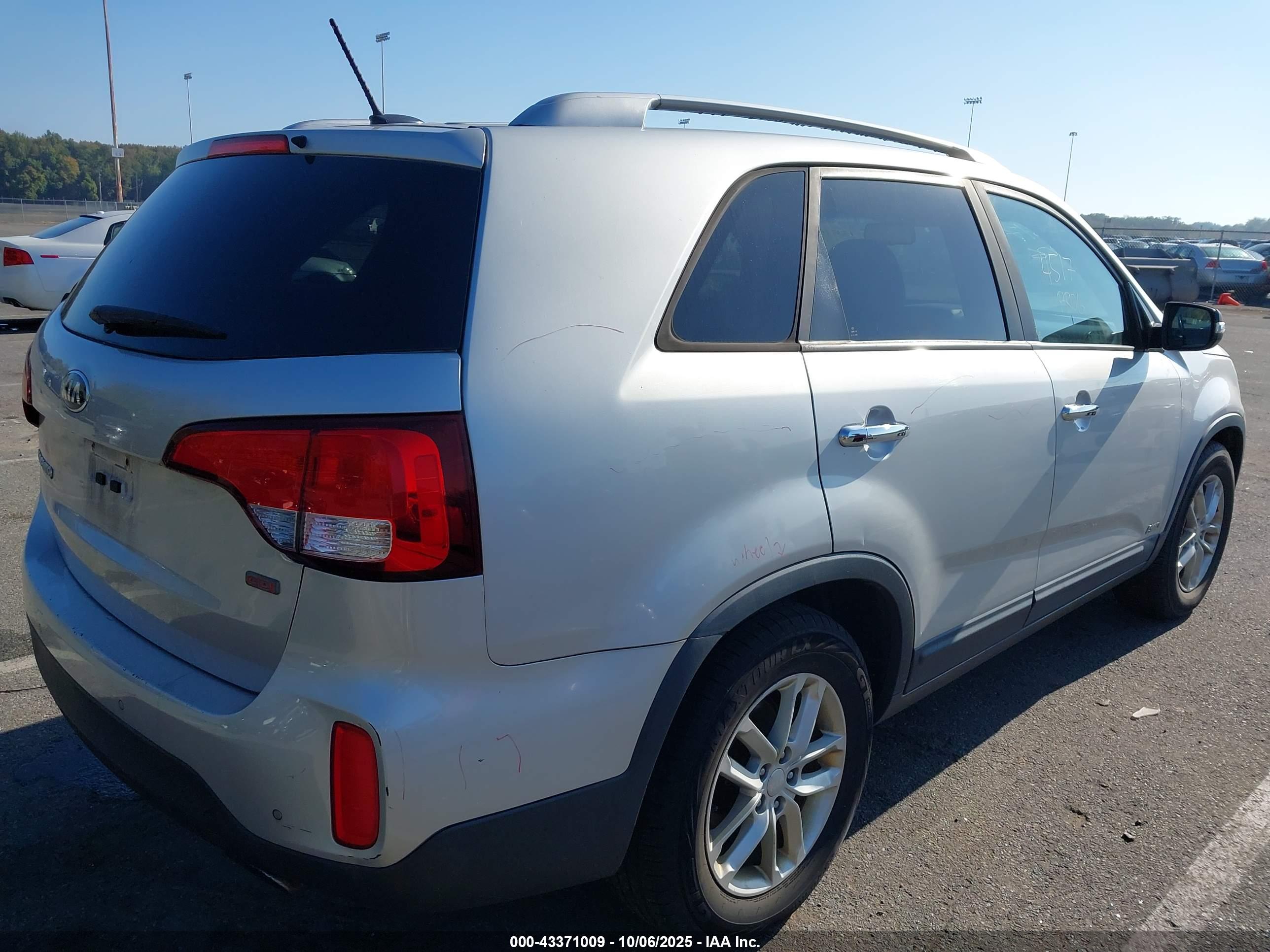 KIA SORENTO image 4