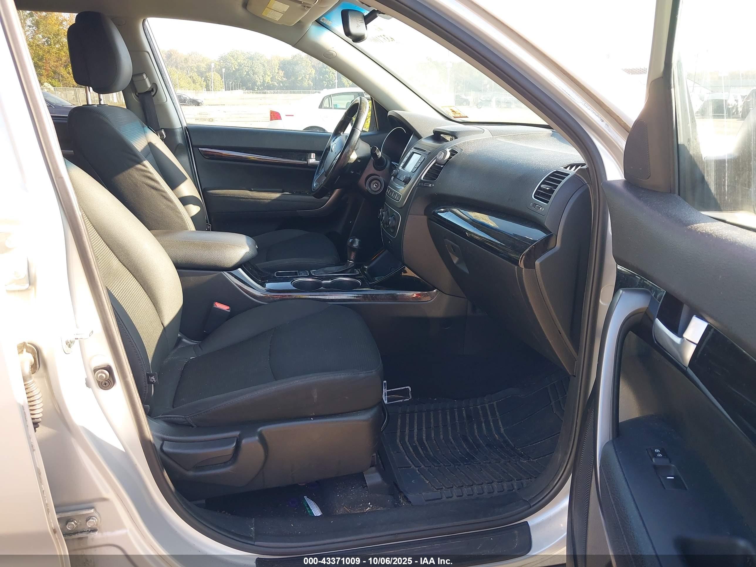 KIA SORENTO image 5
