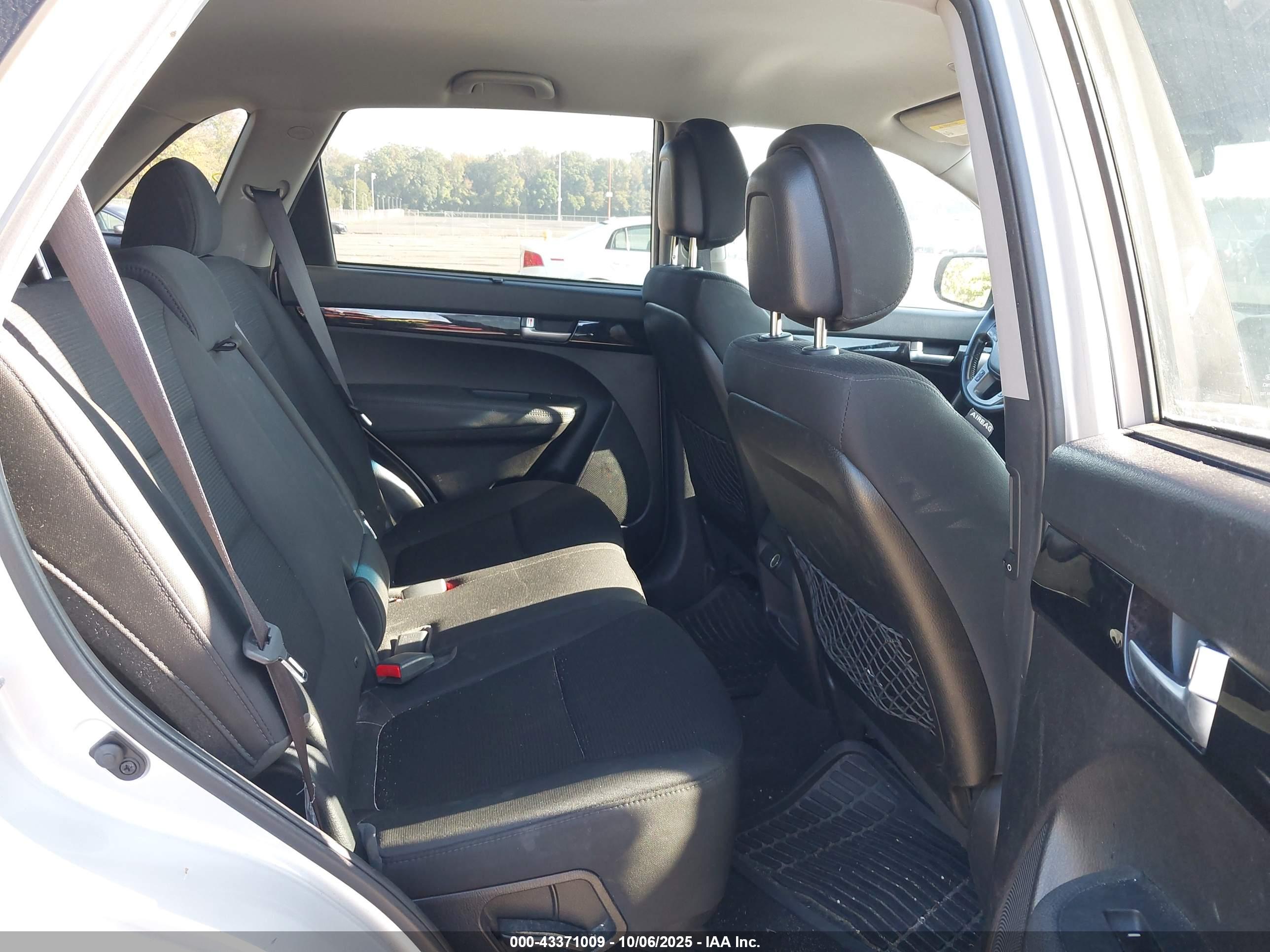 KIA SORENTO image 8