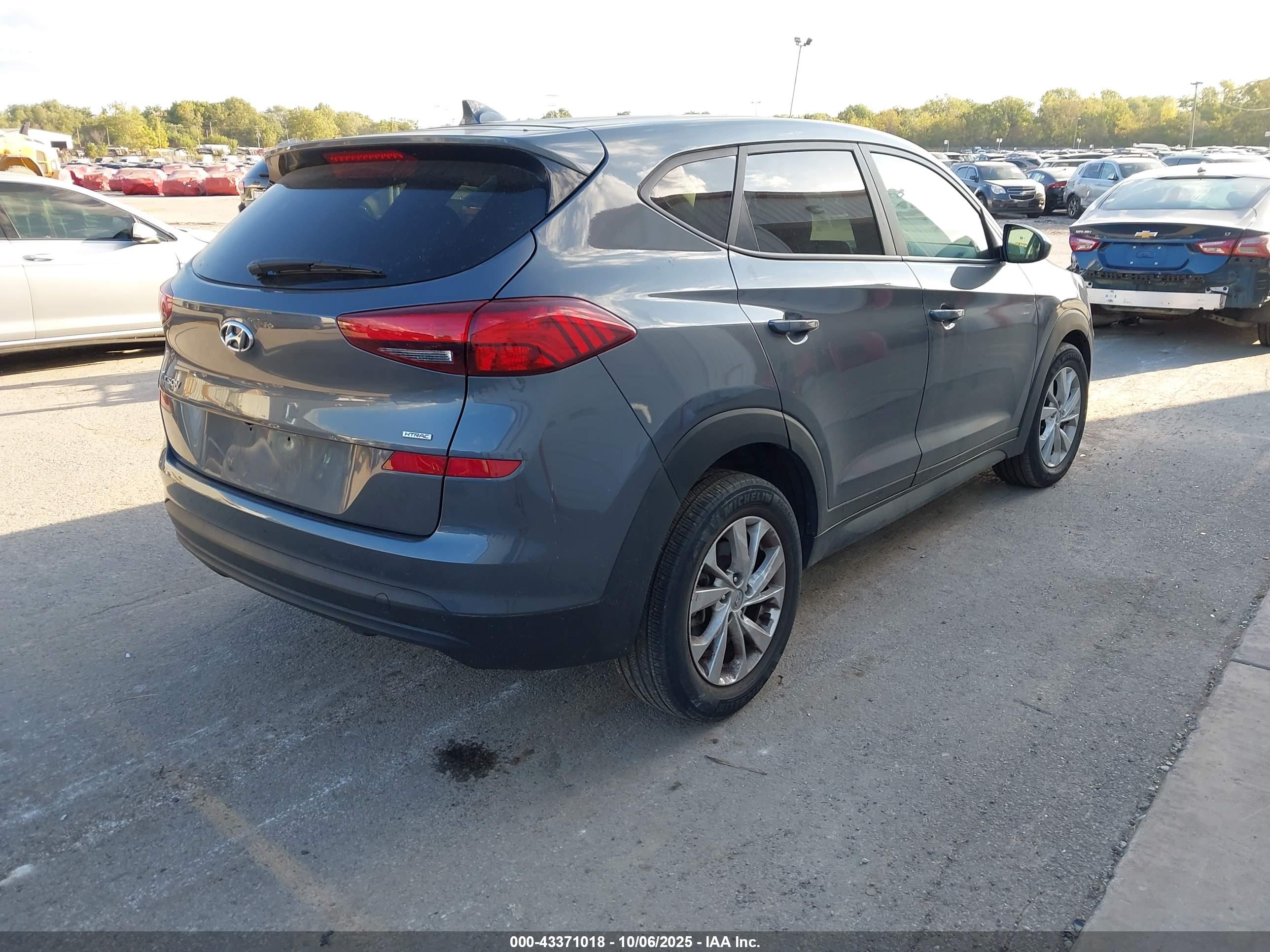 HYUNDAI TUCSON image 4