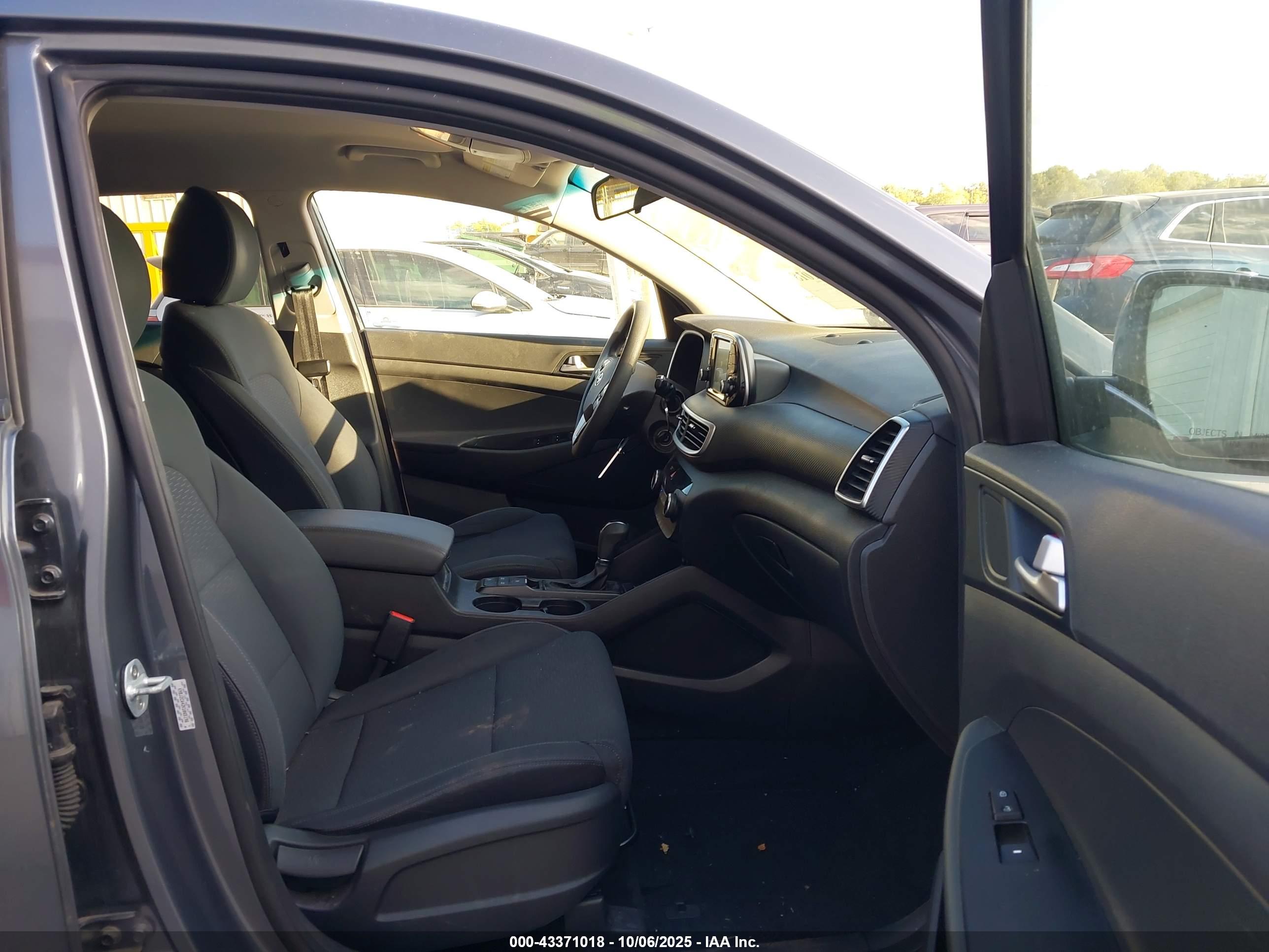 HYUNDAI TUCSON image 5