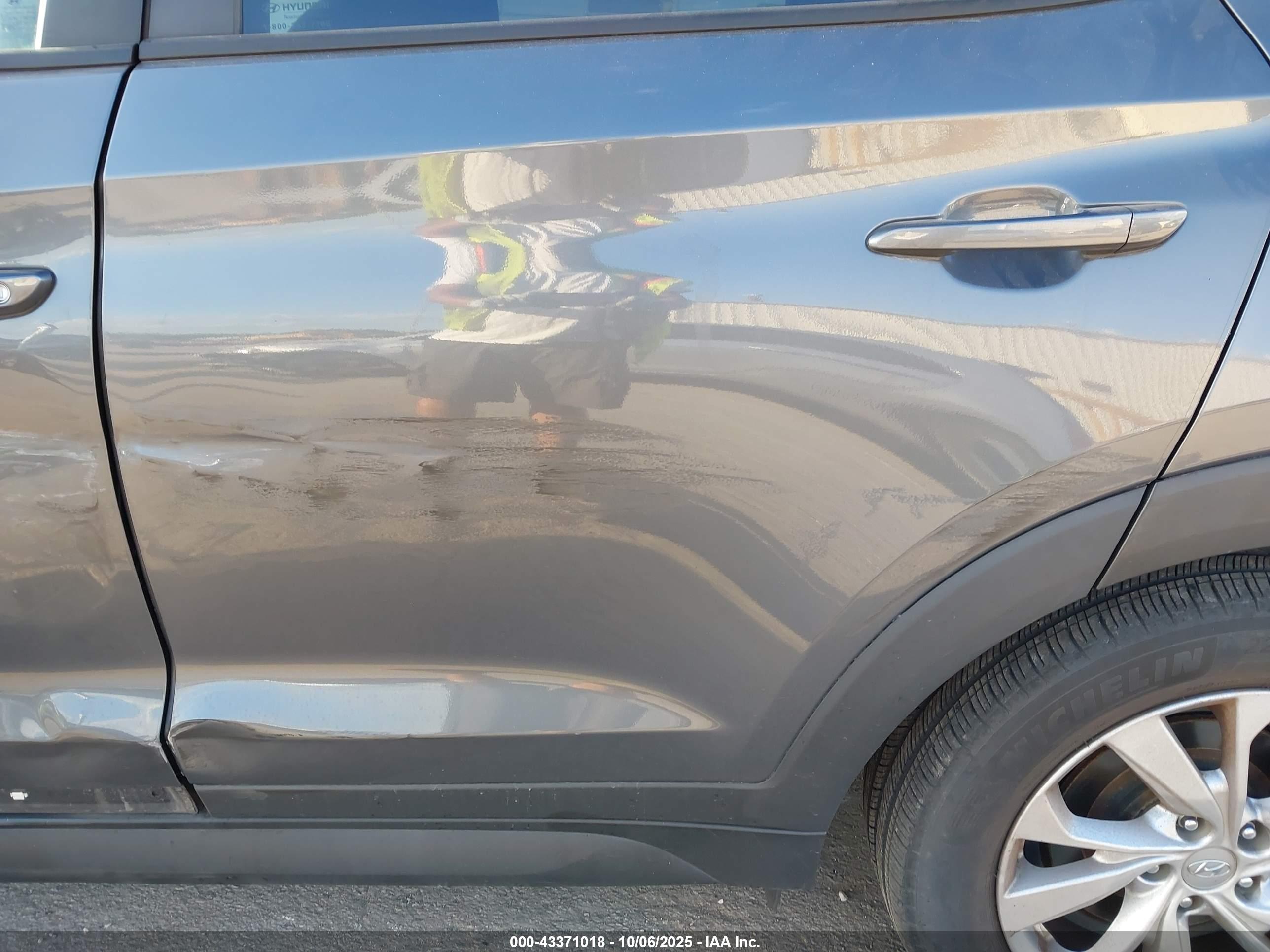 HYUNDAI TUCSON image 6