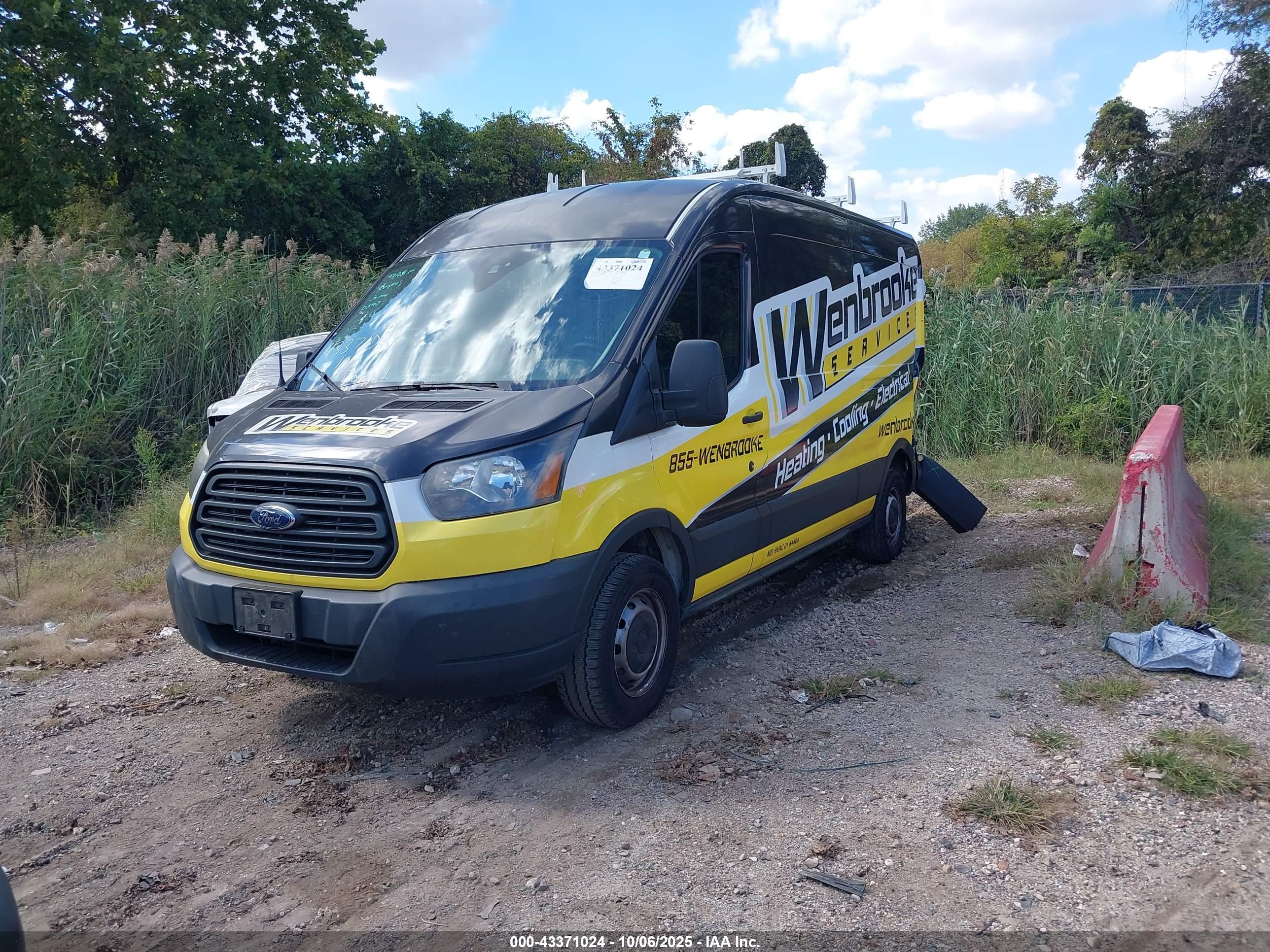 FORD TRANSIT-250 image 2