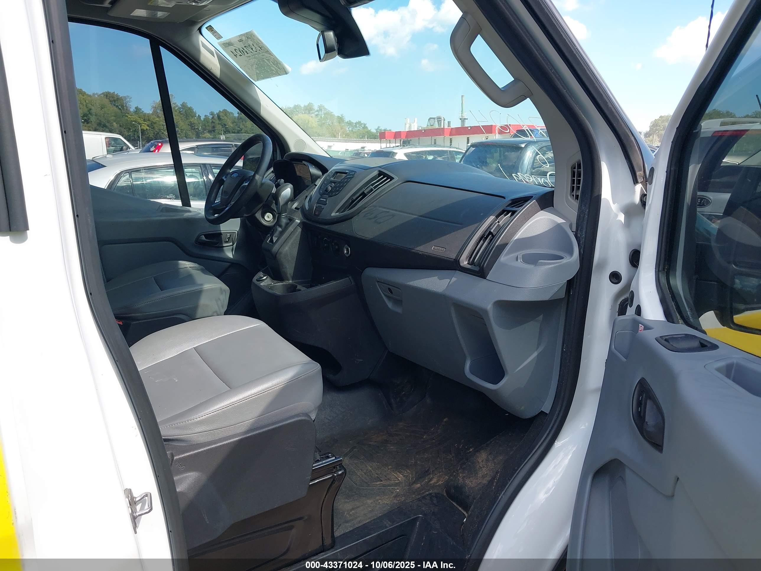 FORD TRANSIT-250 image 5