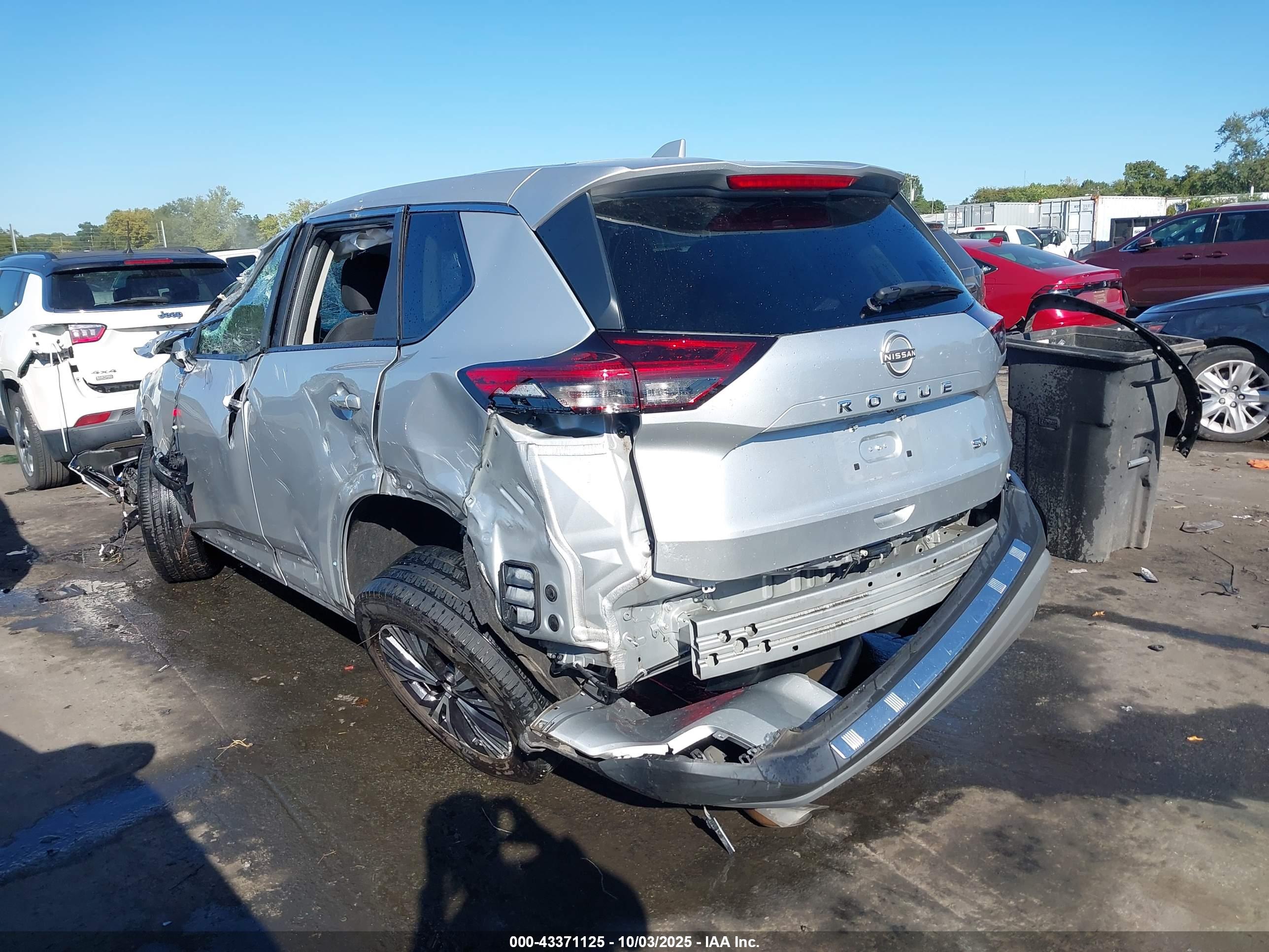 NISSAN ROGUE image 3