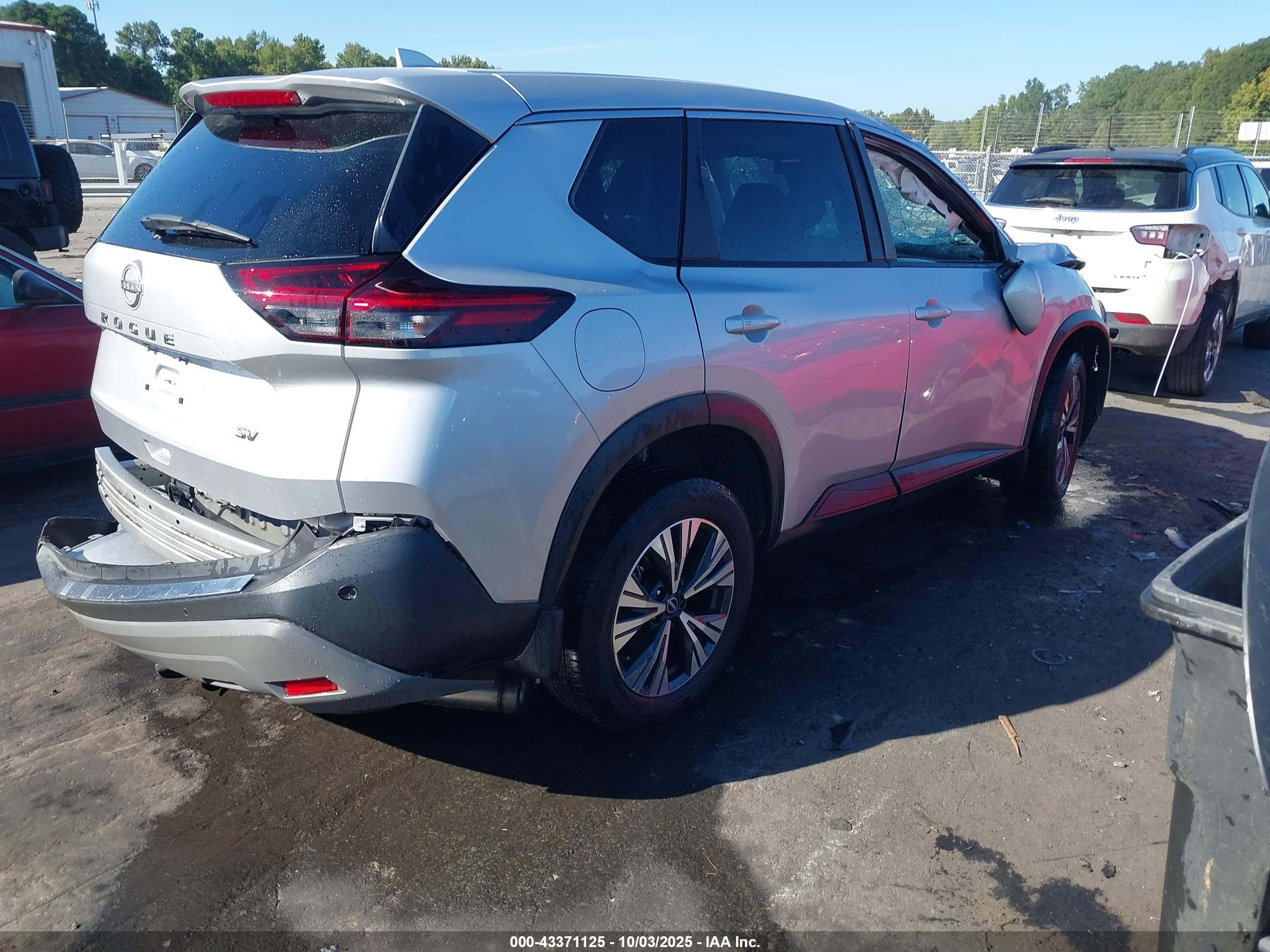 NISSAN ROGUE image 4