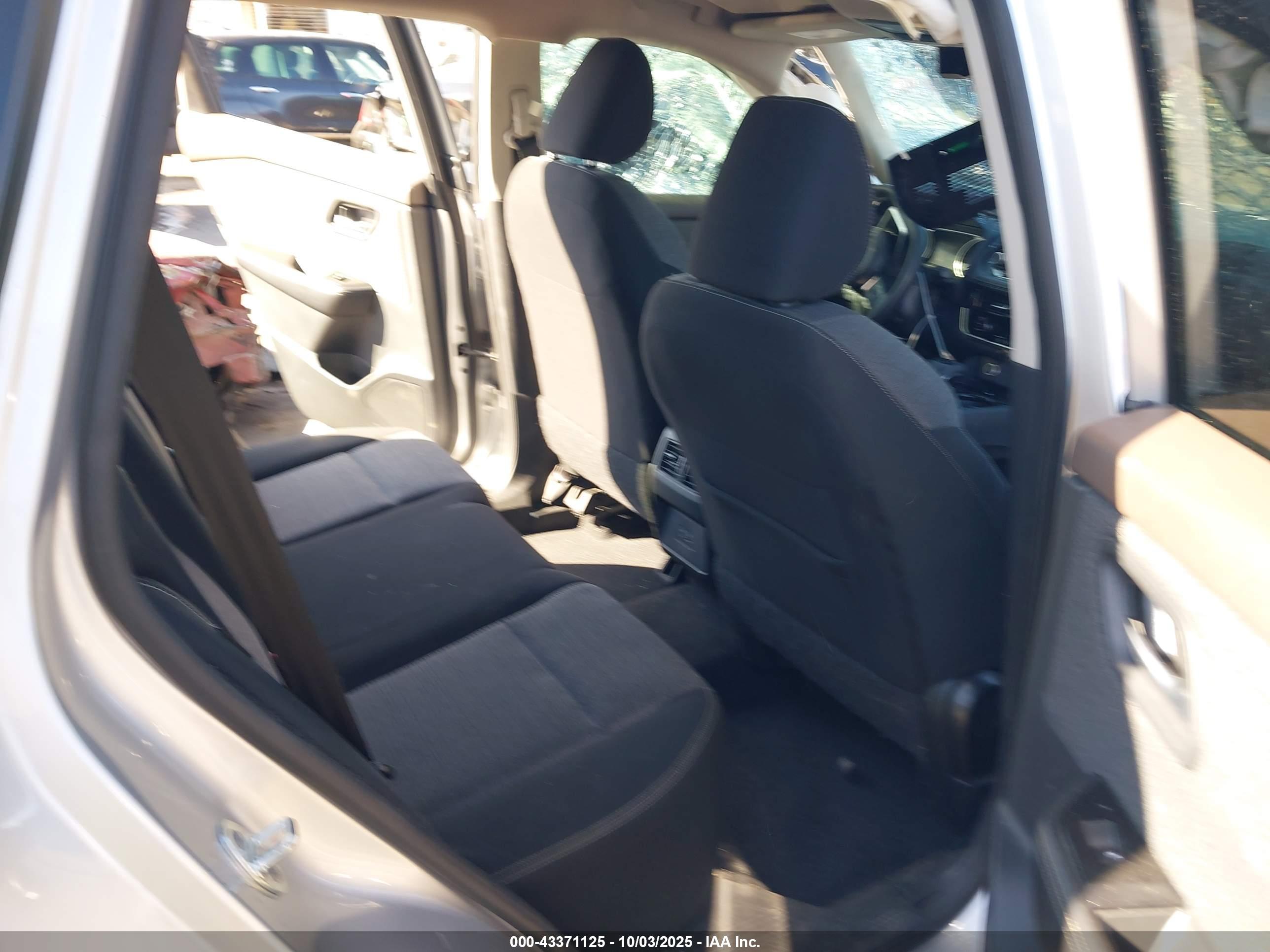 NISSAN ROGUE image 8