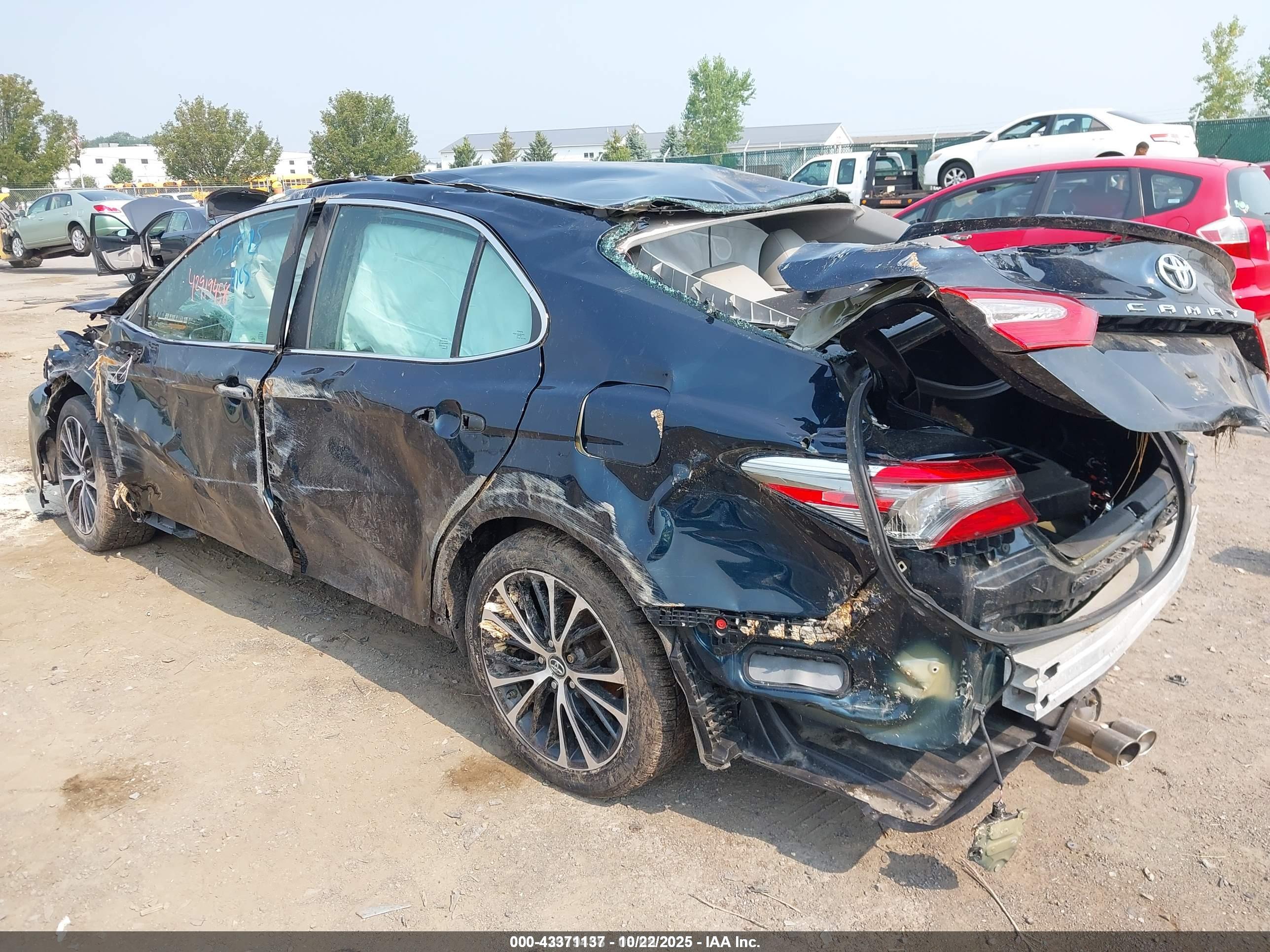 TOYOTA CAMRY image 3