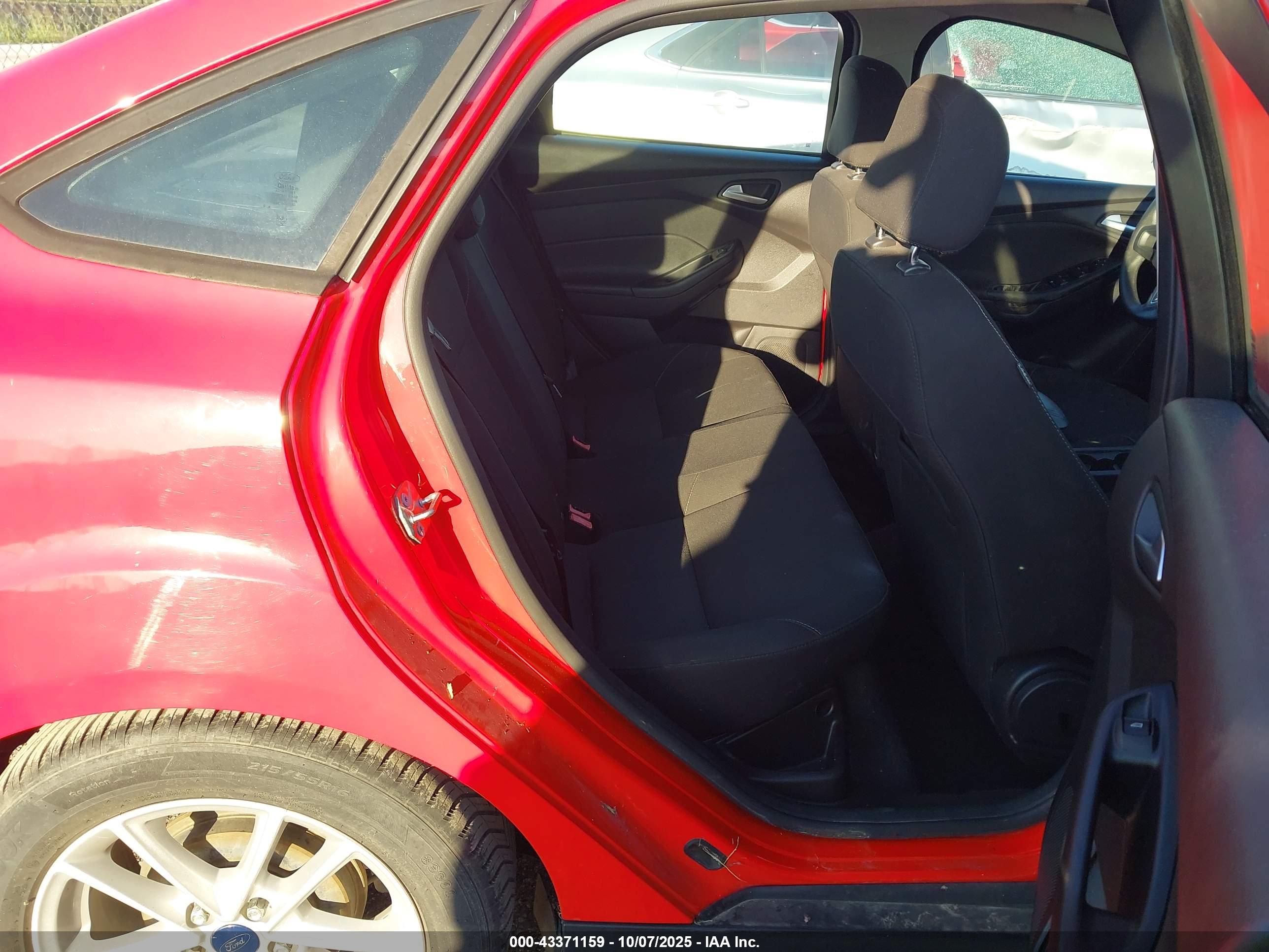 FORD FOCUS image 8