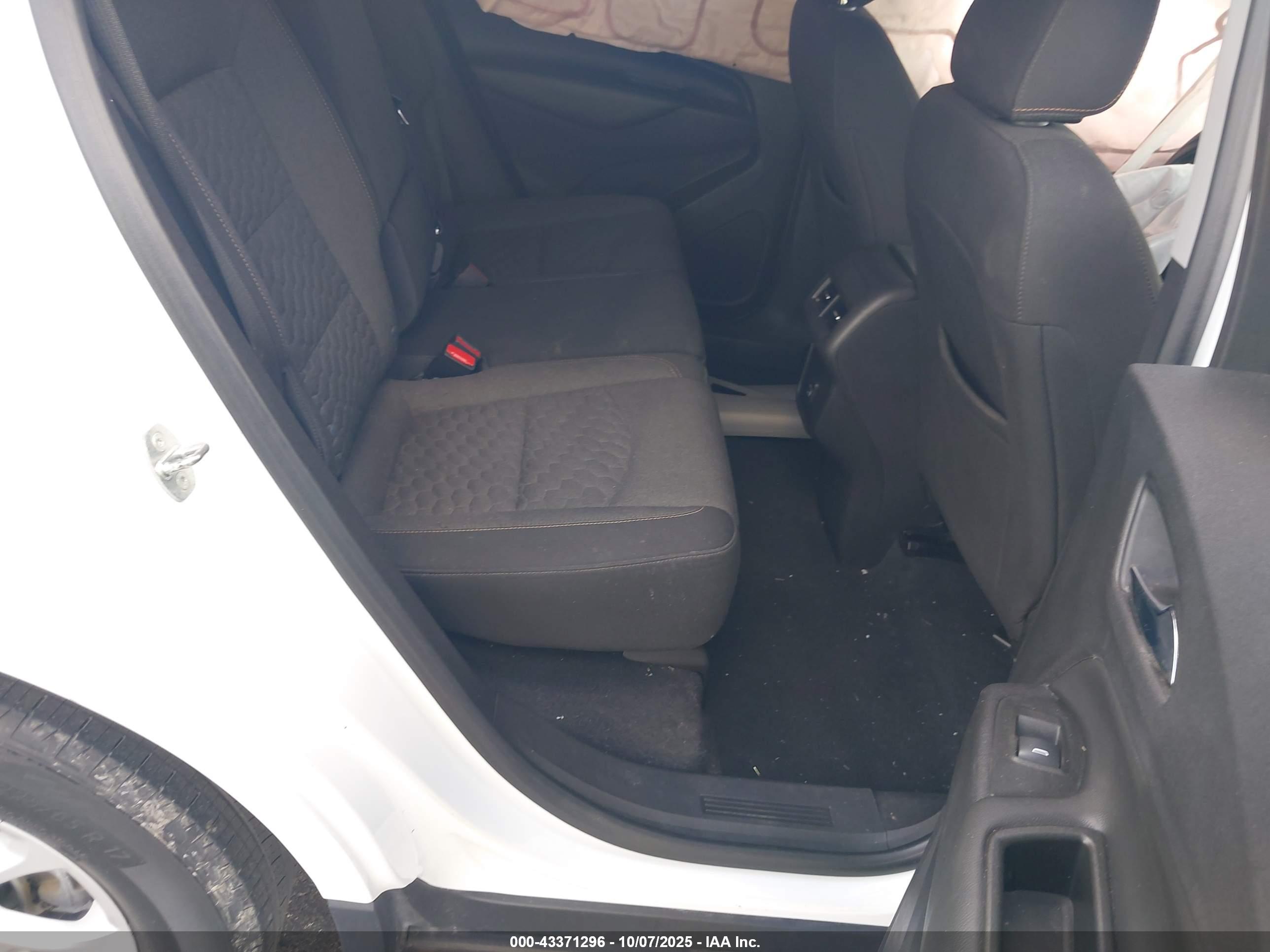 CHEVROLET EQUINOX image 8