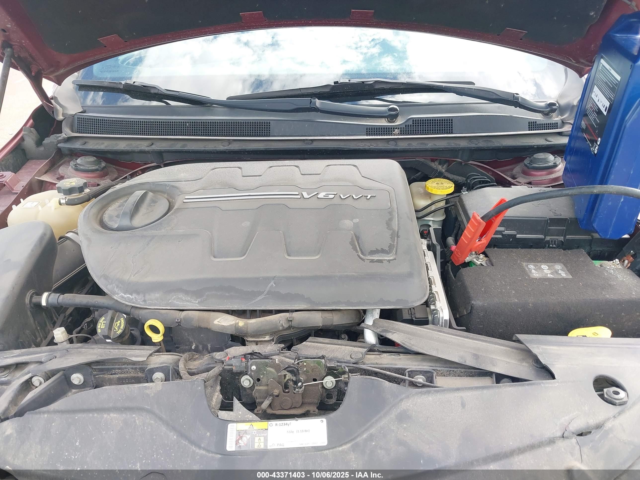 CHRYSLER 200 image 10