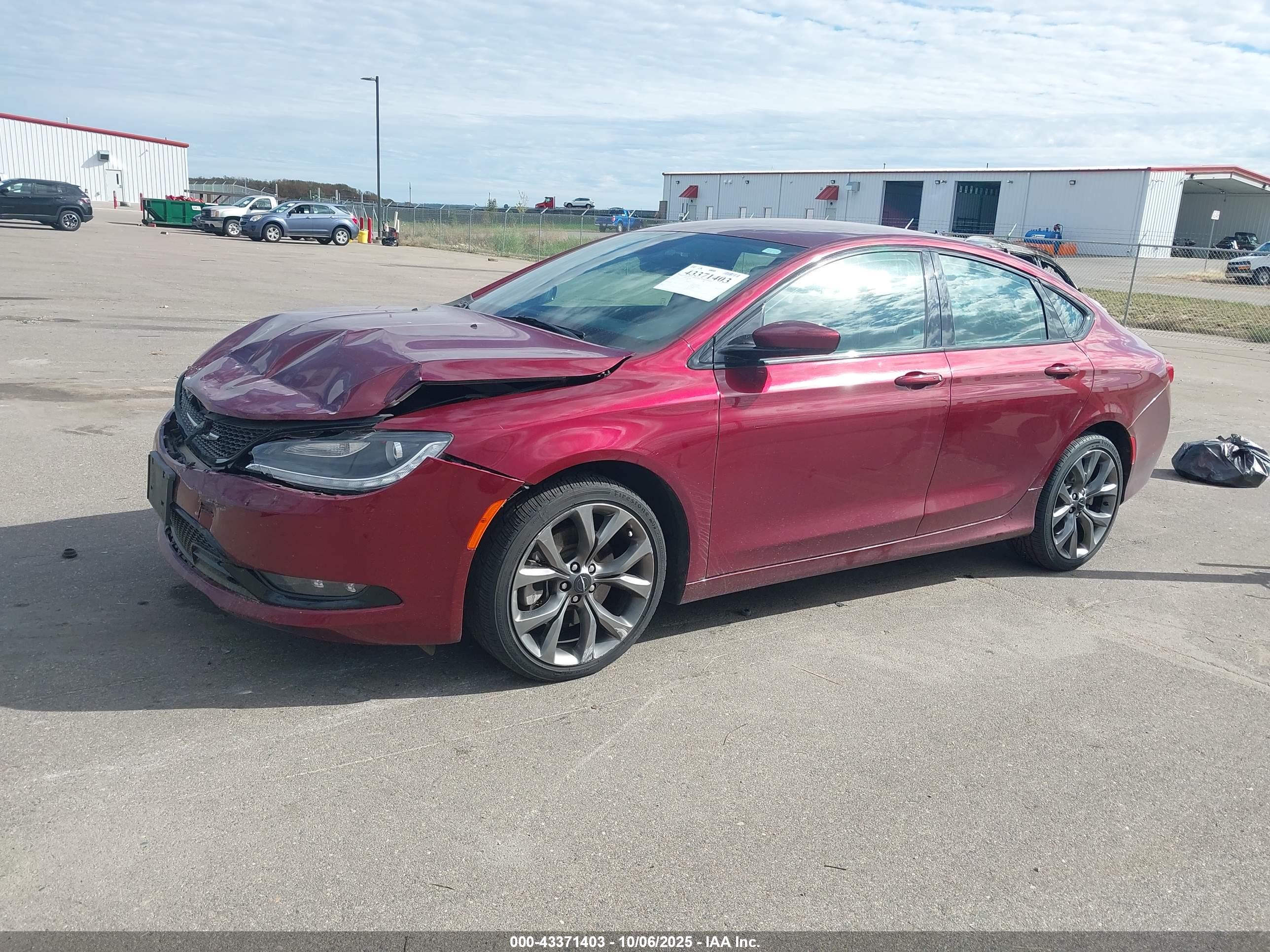 CHRYSLER 200 image 2