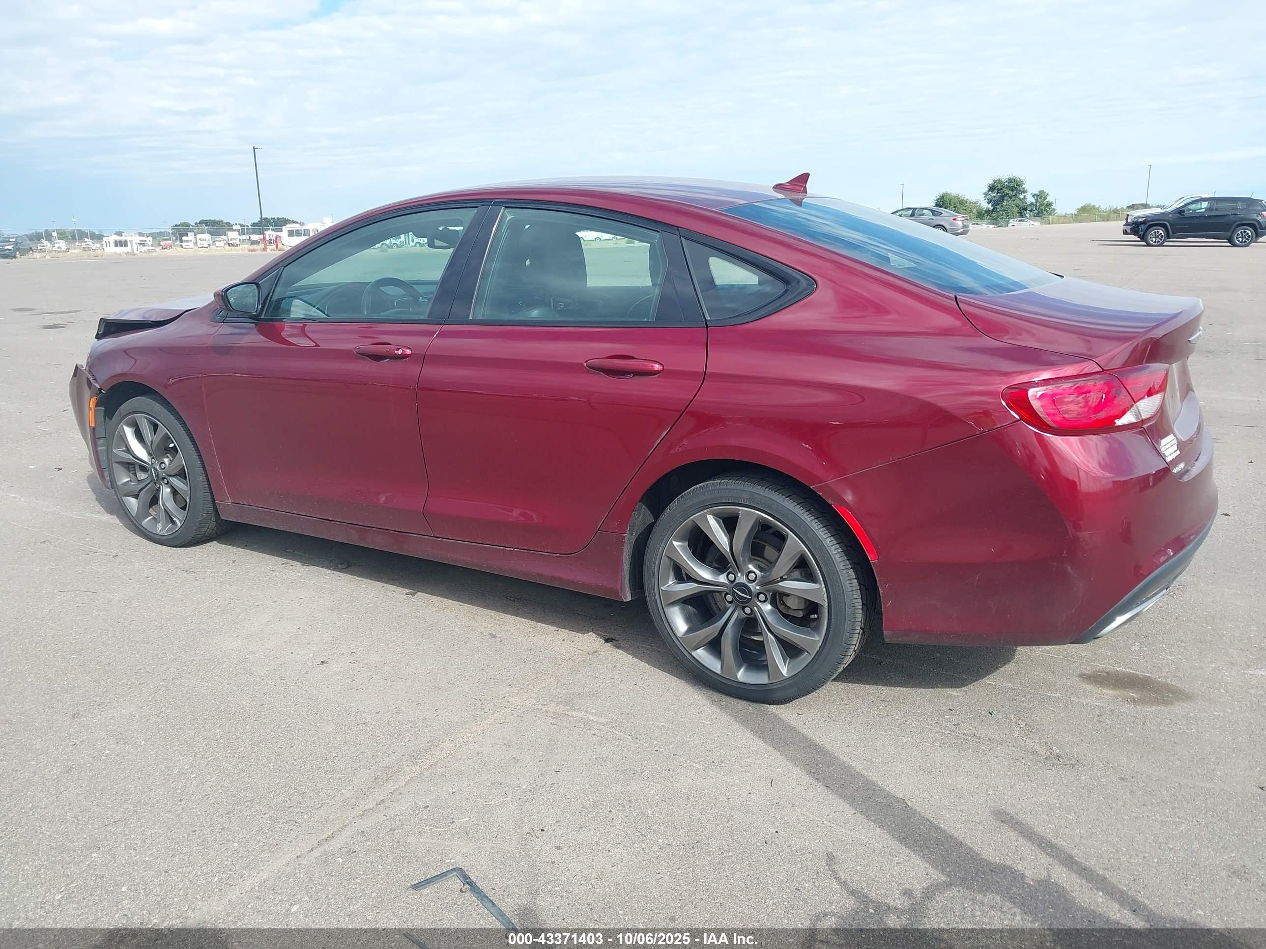 CHRYSLER 200 image 3