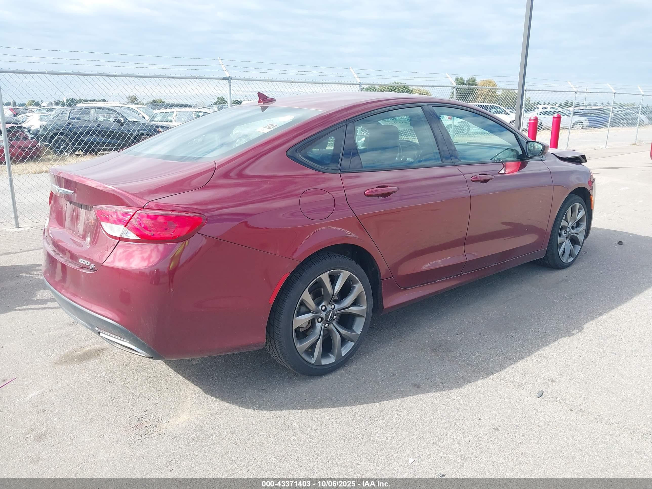 CHRYSLER 200 image 4