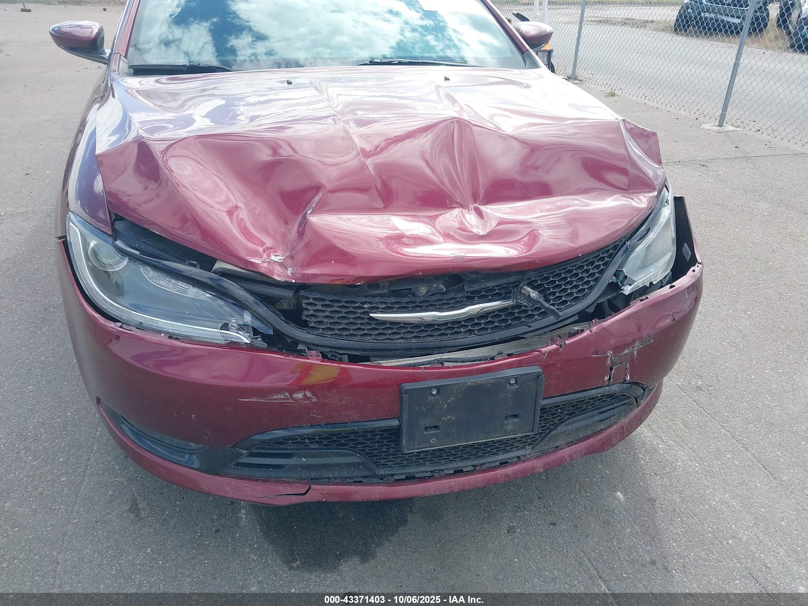 CHRYSLER 200 image 6