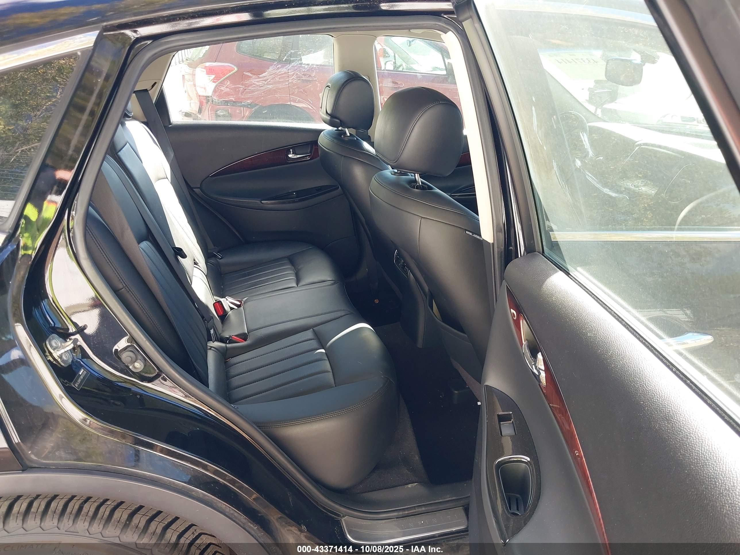 INFINITI EX35 image 8