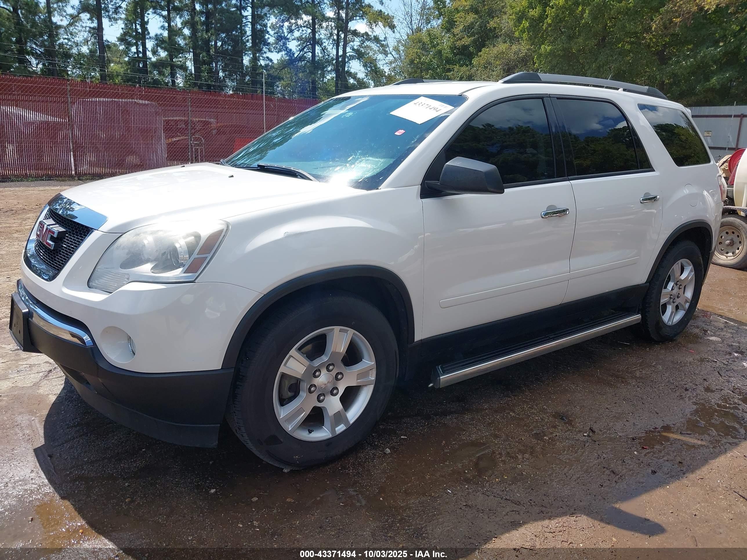 GMC ACADIA image 2