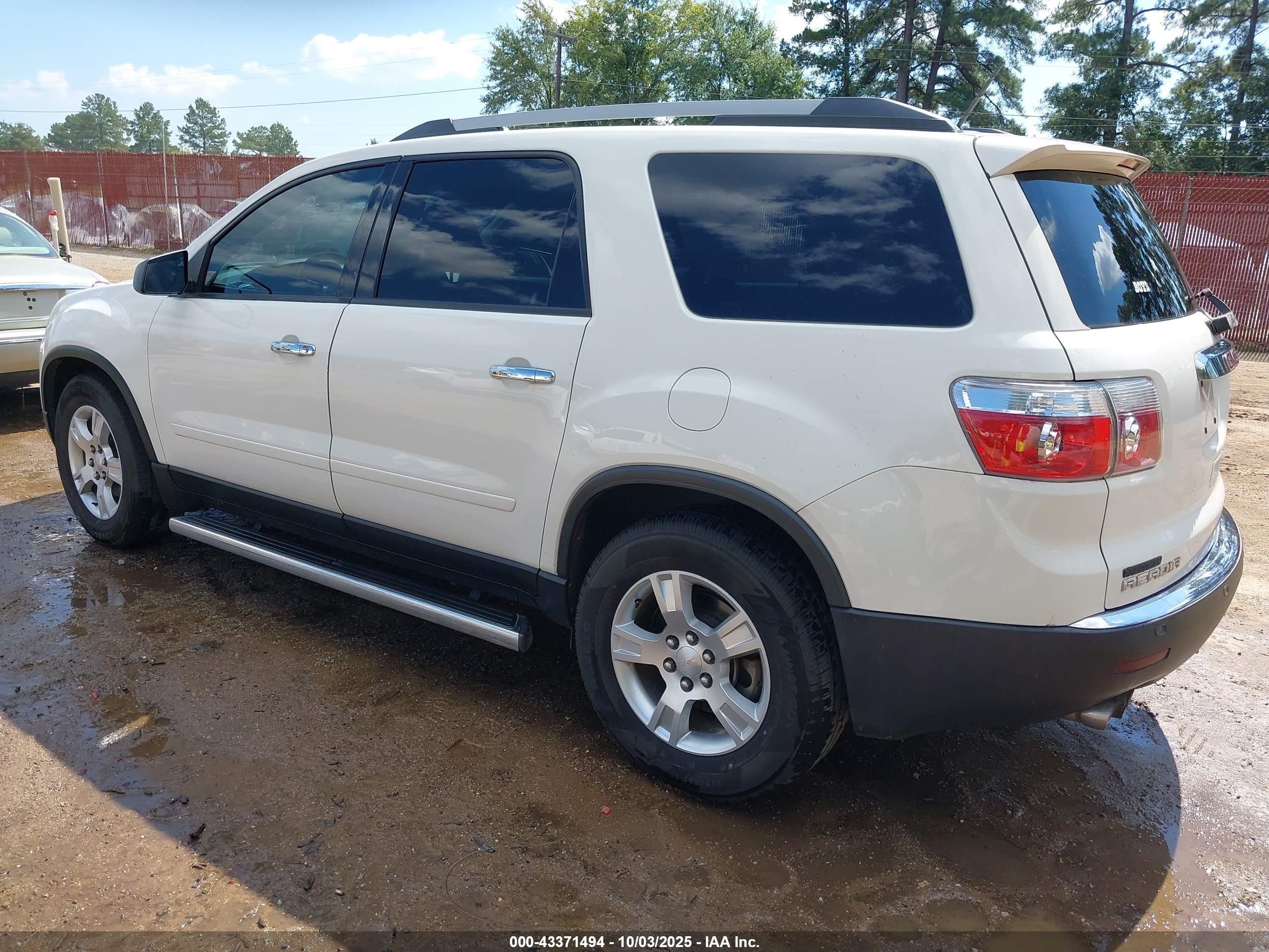 GMC ACADIA image 3