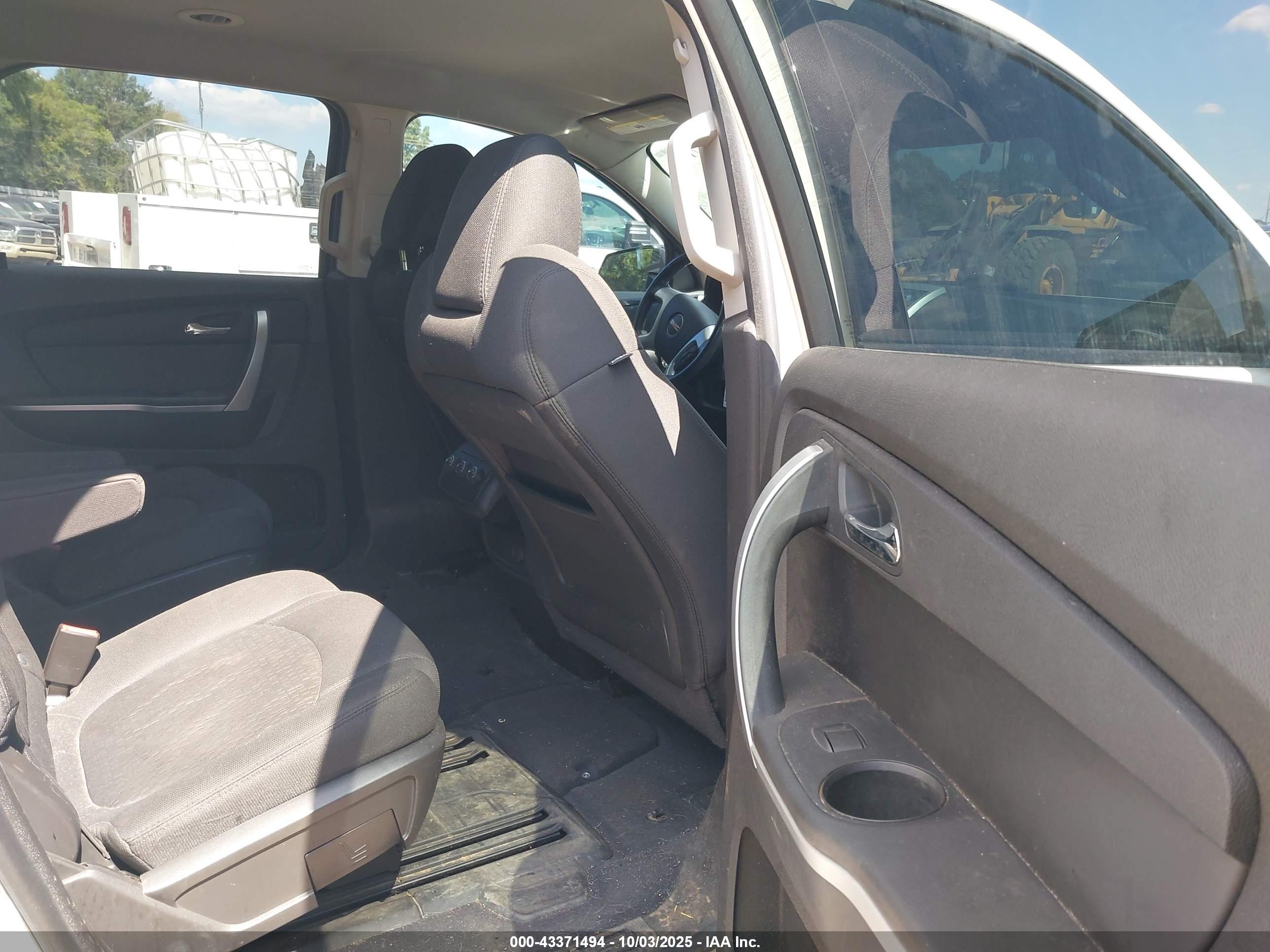 GMC ACADIA image 8