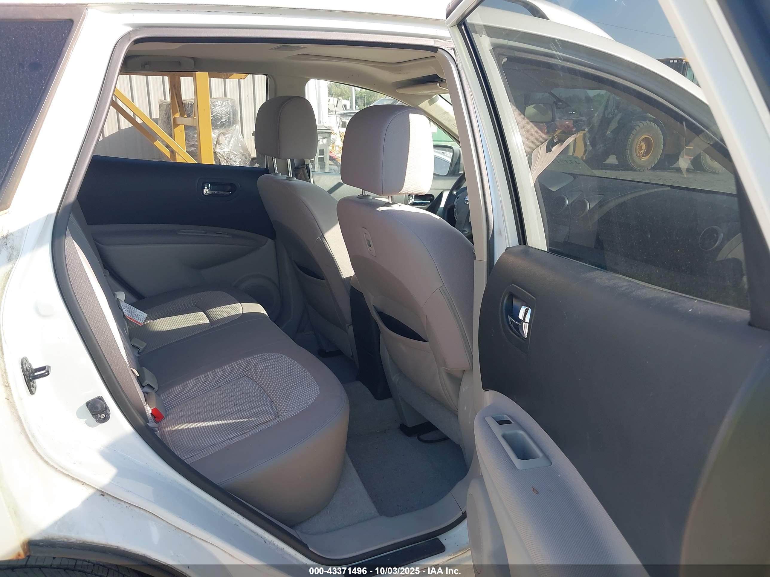 NISSAN ROGUE image 8
