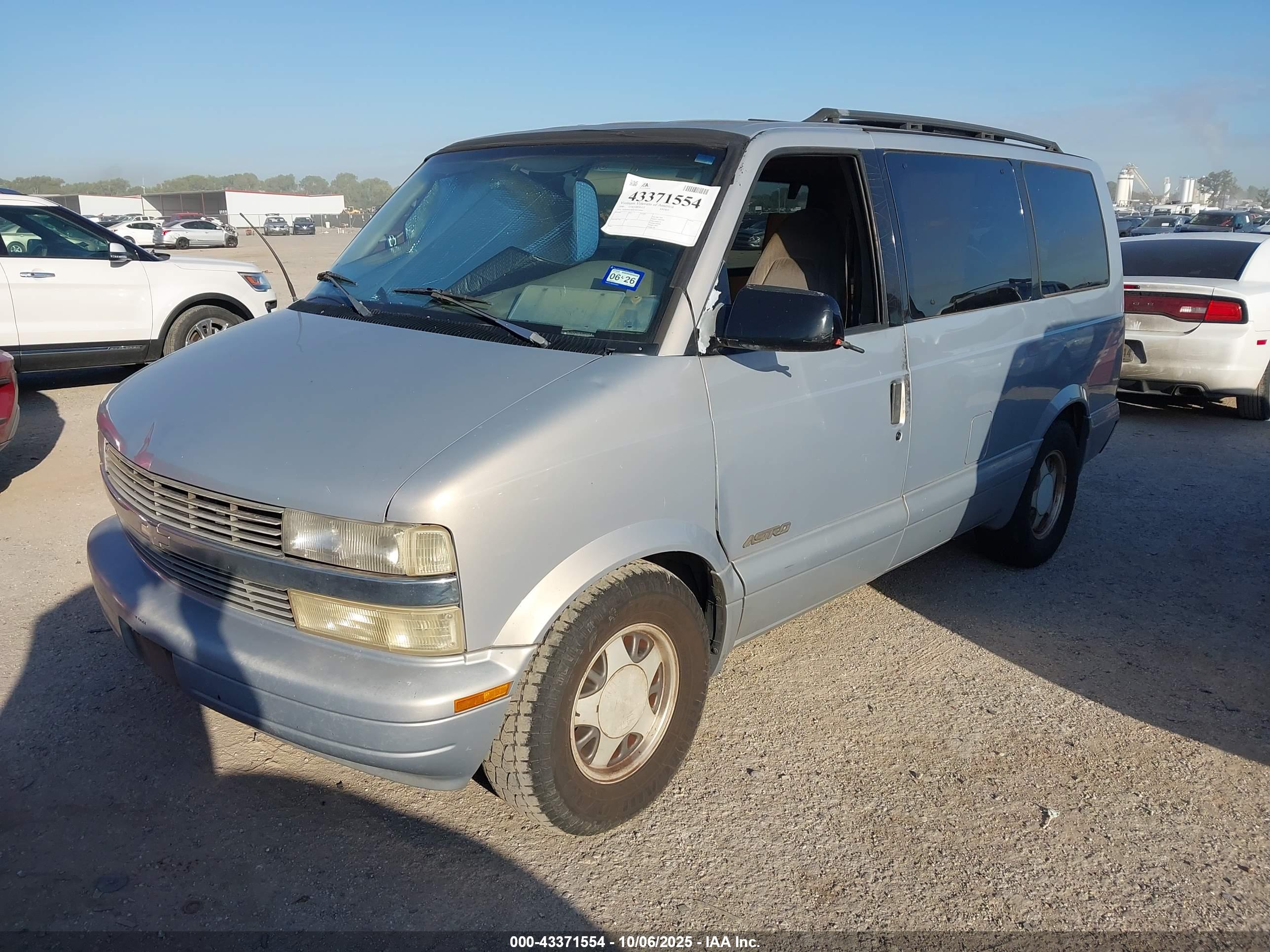 CHEVROLET ASTRO image 2