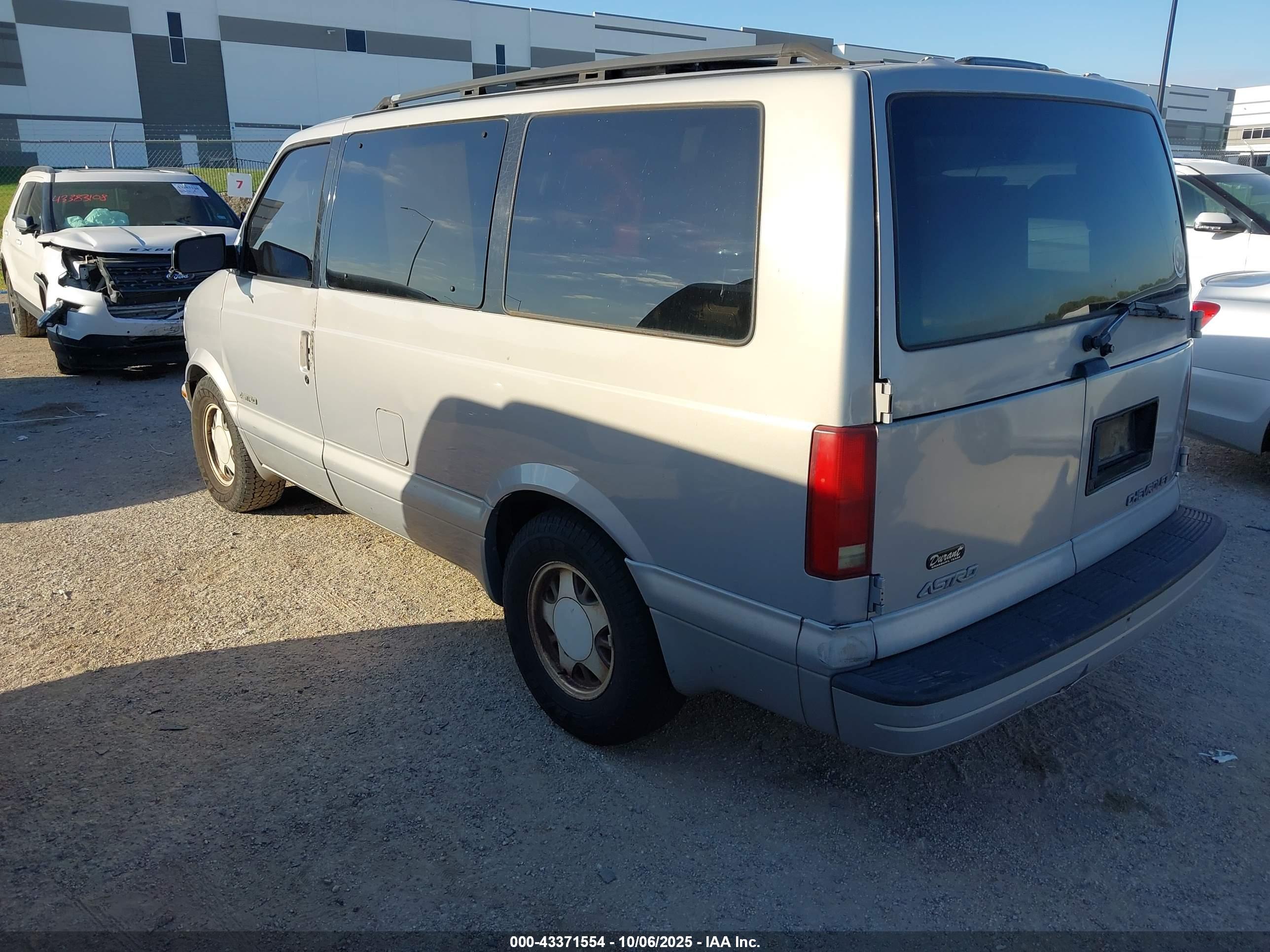 CHEVROLET ASTRO image 3